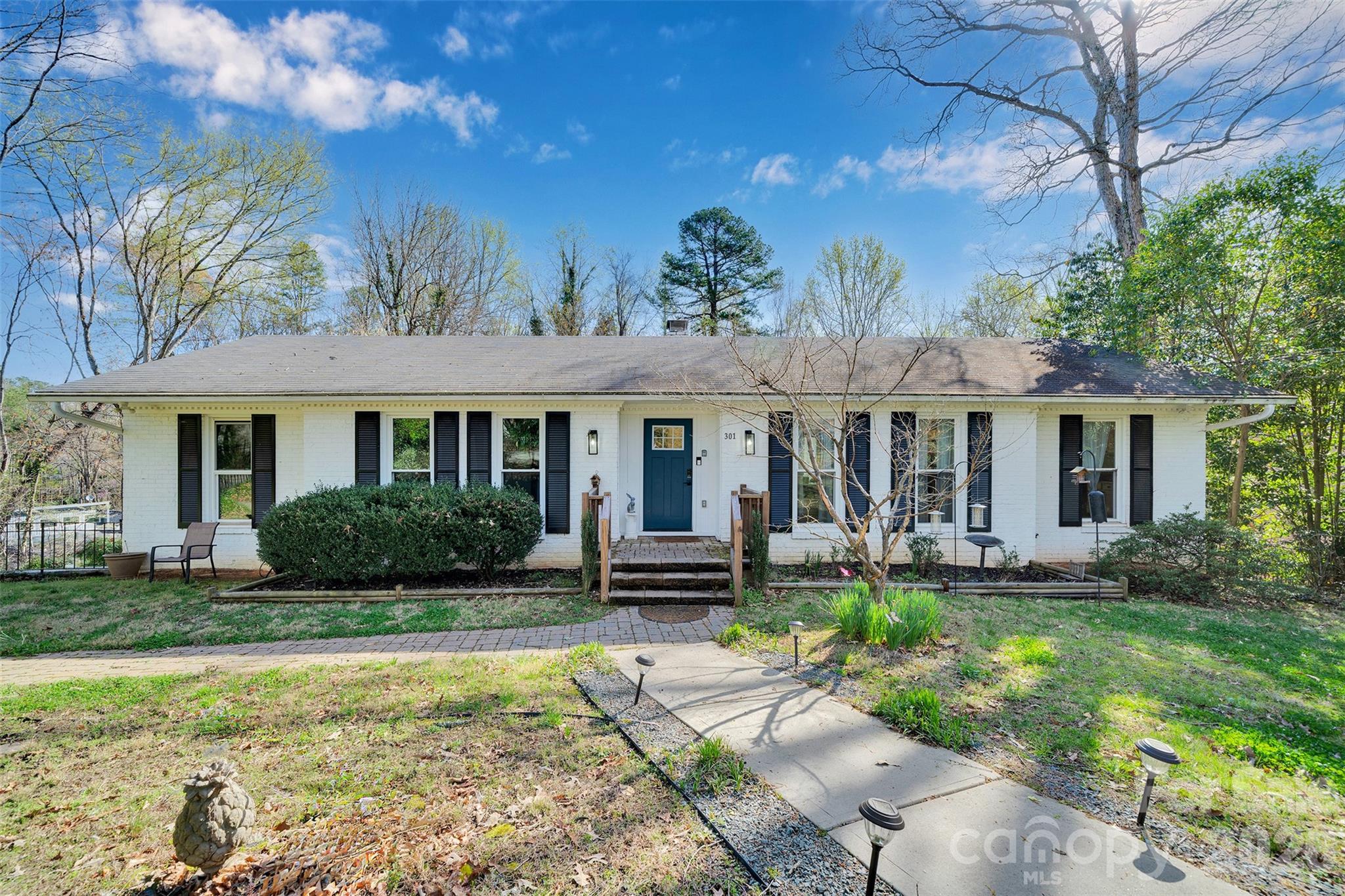 301 Hillandale Drive Property Photo 1