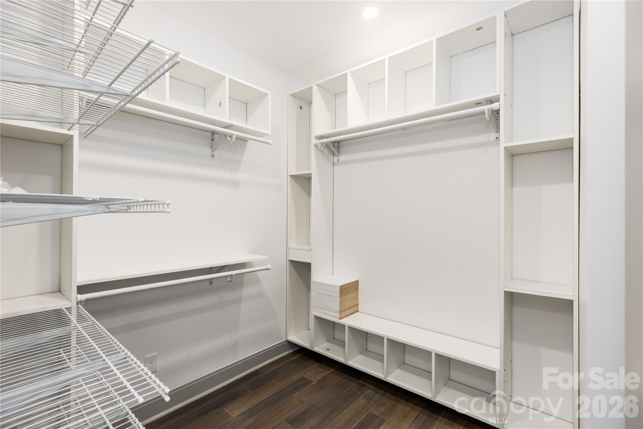 6721 Knightswood Drive Property Photo 4