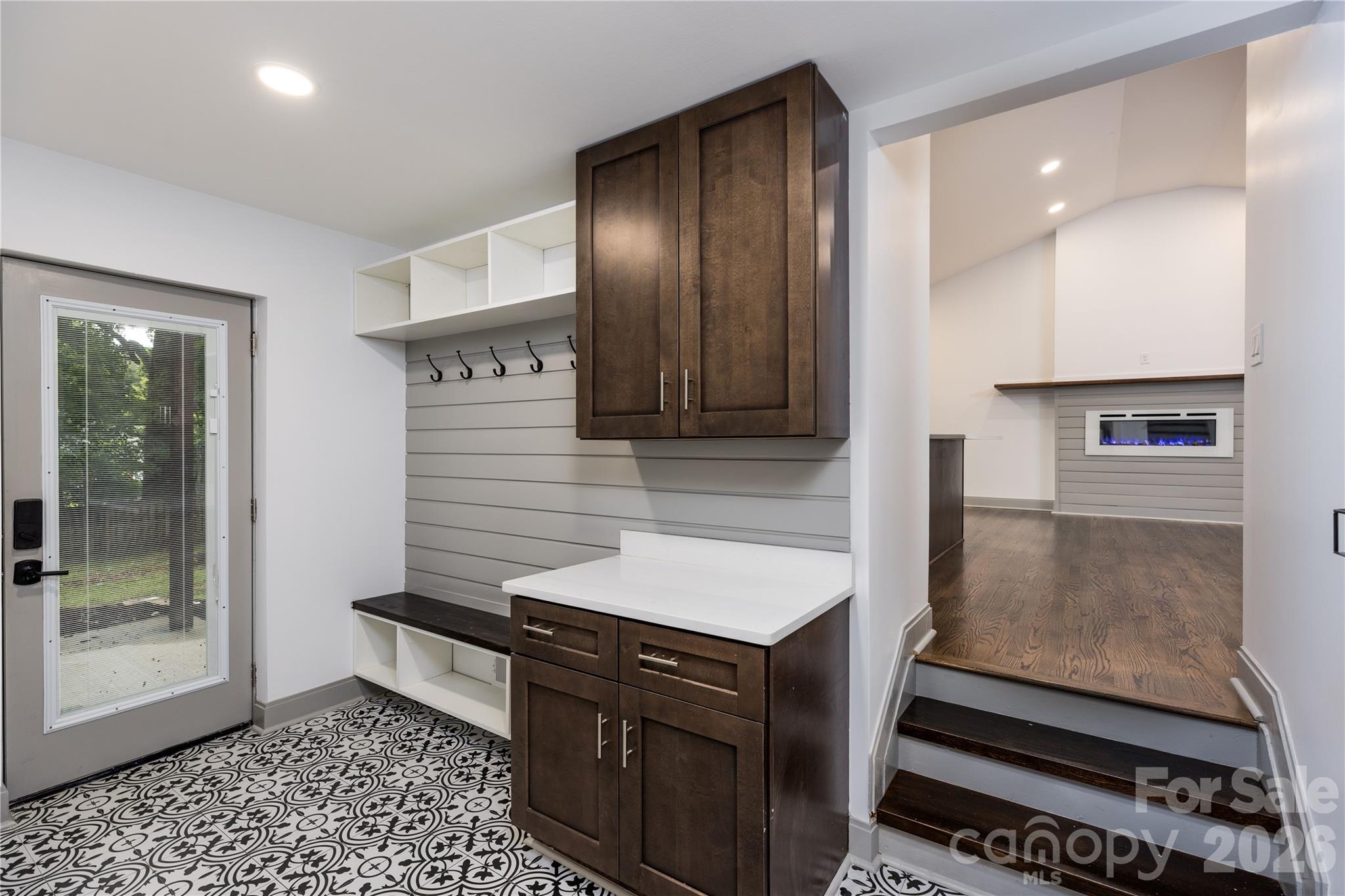 6721 Knightswood Drive Property Photo 7