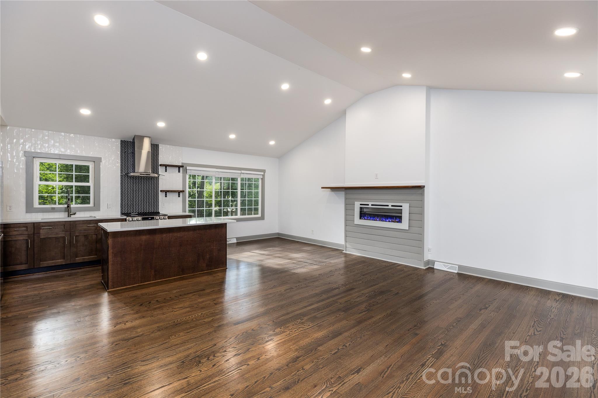 6721 Knightswood Drive Property Photo 14