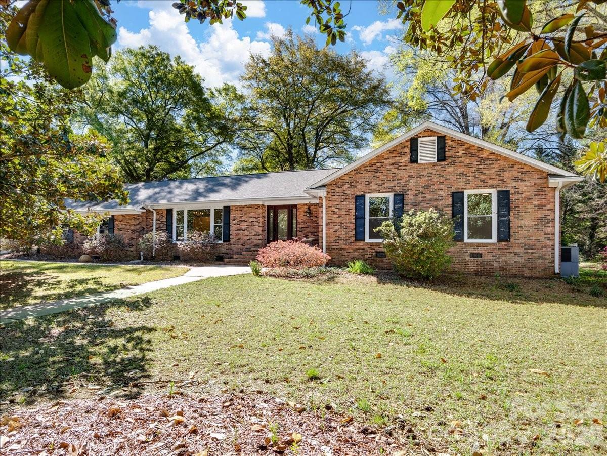 2129 James Court Property Photo 1