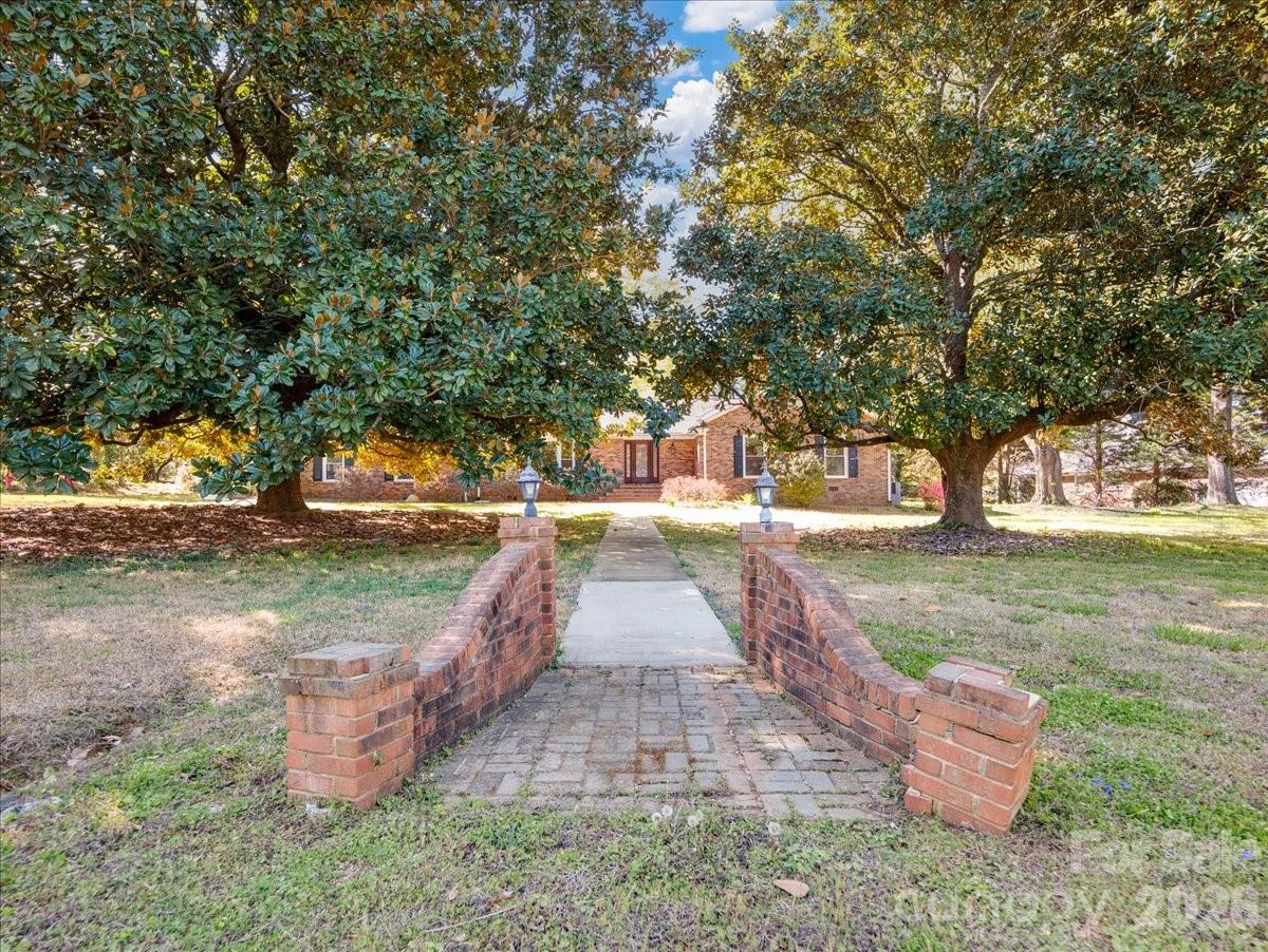 2129 James Court Property Photo 2
