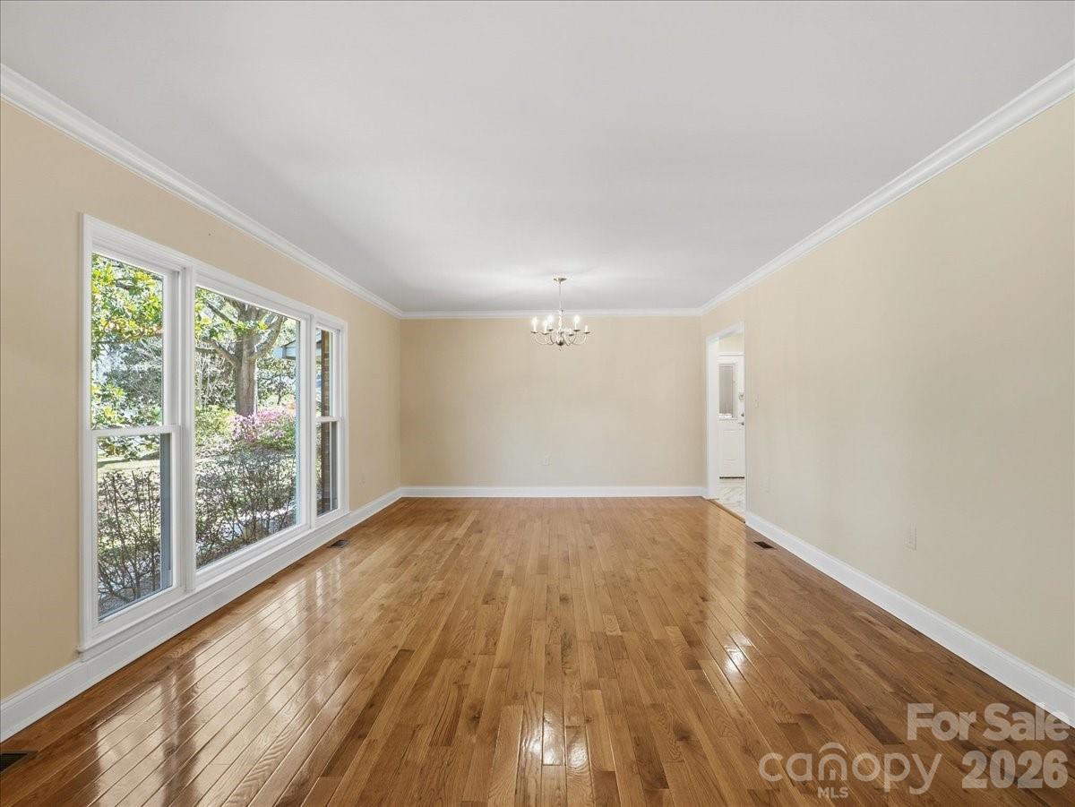 2129 James Court Property Photo 7