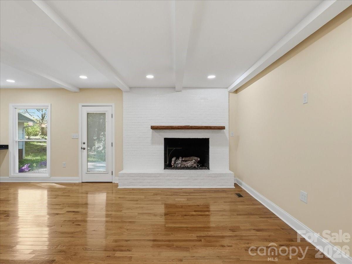 2129 James Court Property Photo 9