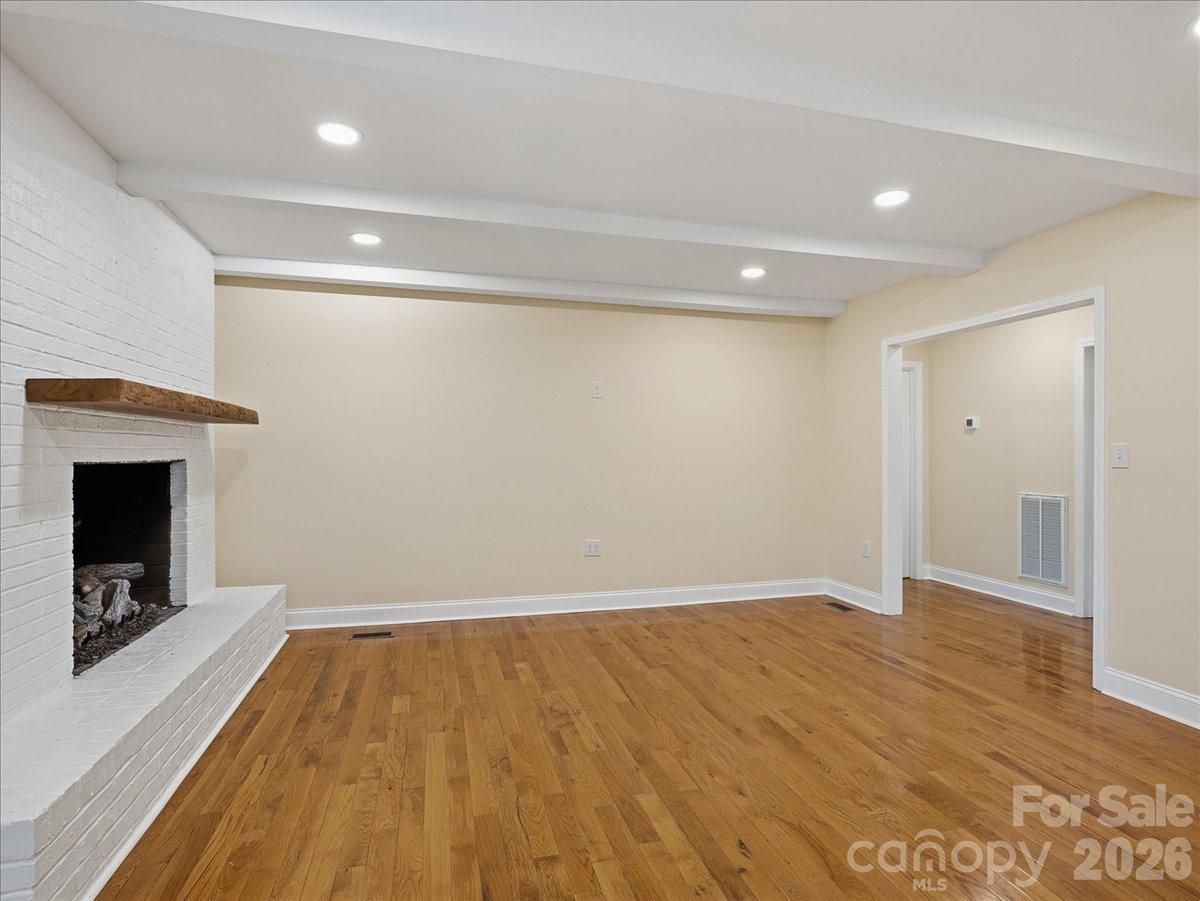 2129 James Court Property Photo 11