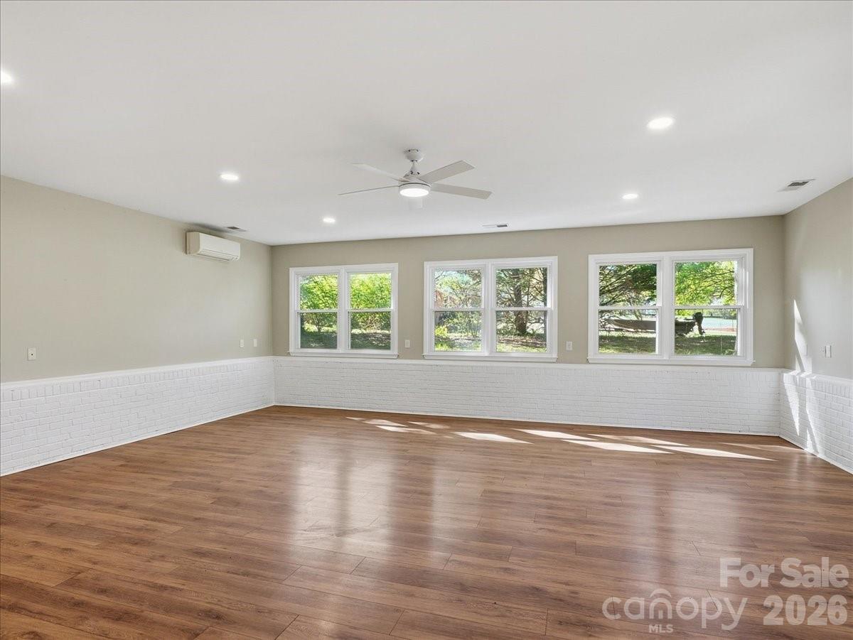 2129 James Court Property Photo 27