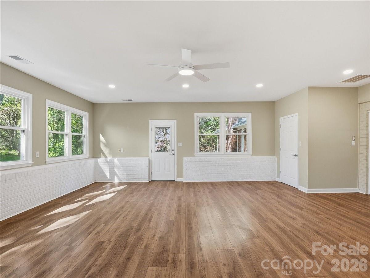 2129 James Court Property Photo 28
