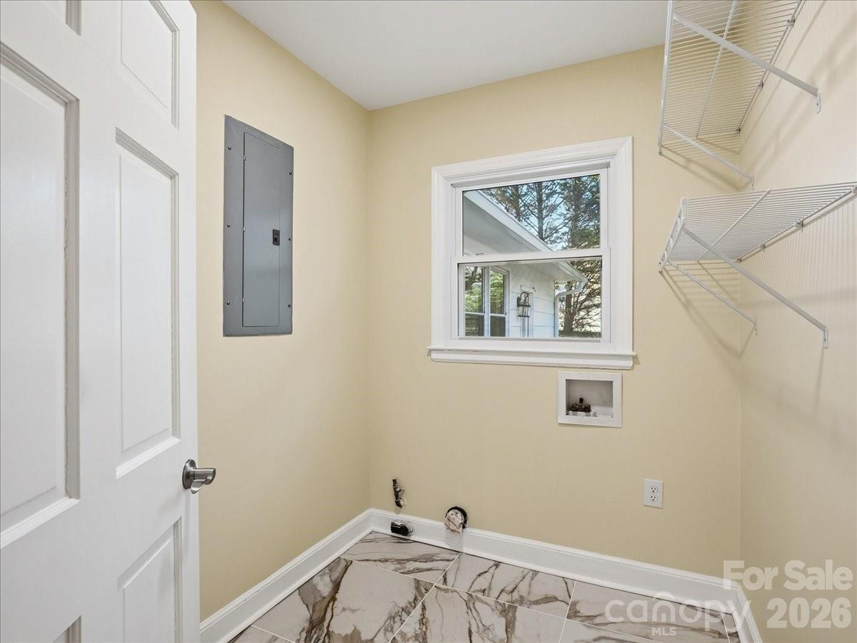 2129 James Court Property Photo 31