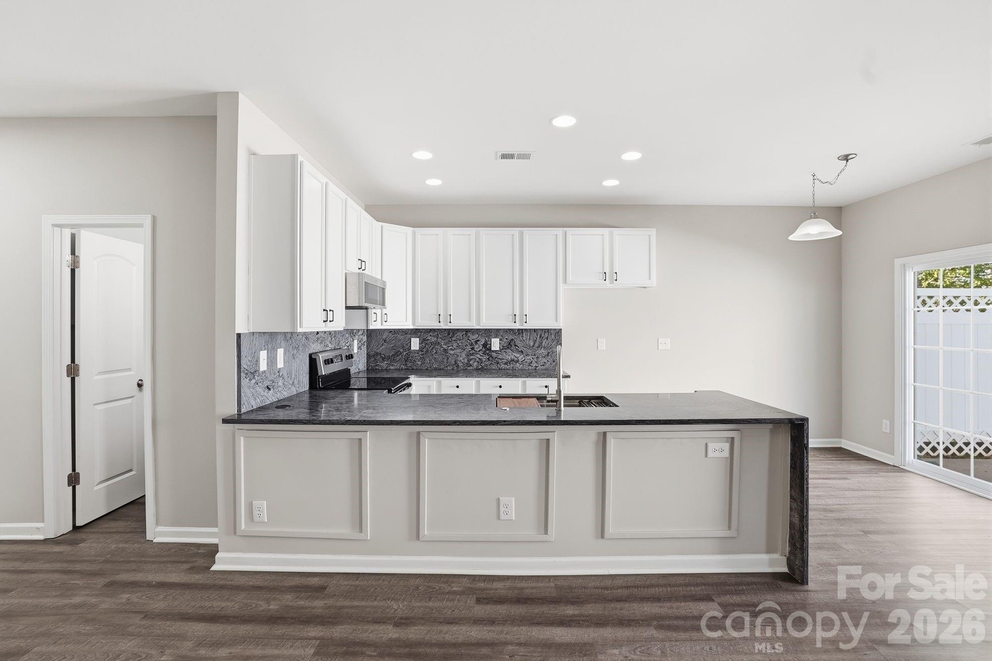 2095 Shady Pond Drive Property Photo 2