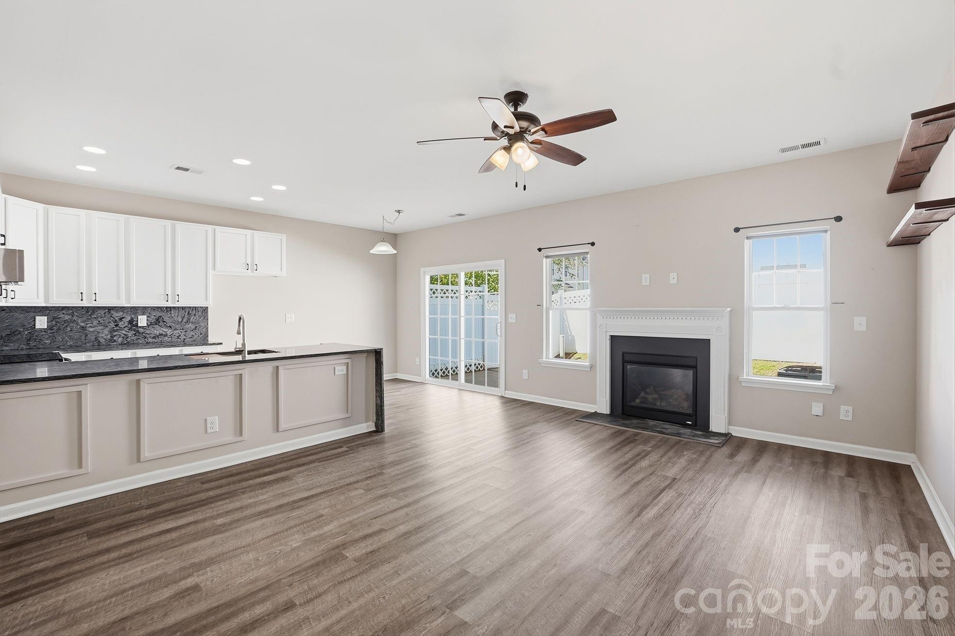 2095 Shady Pond Drive Property Photo 4