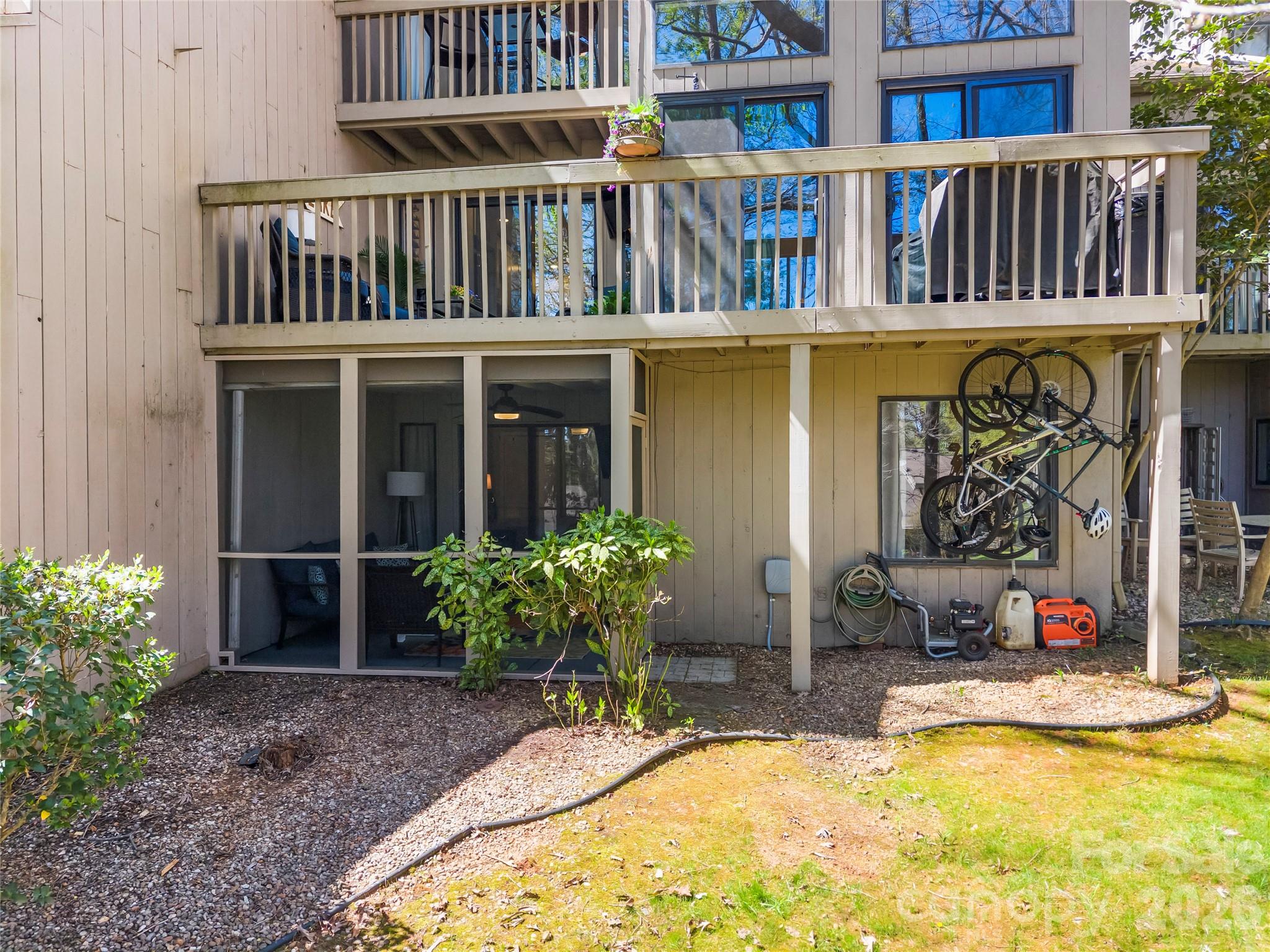 133 Pine Grove Circle Property Photo 4