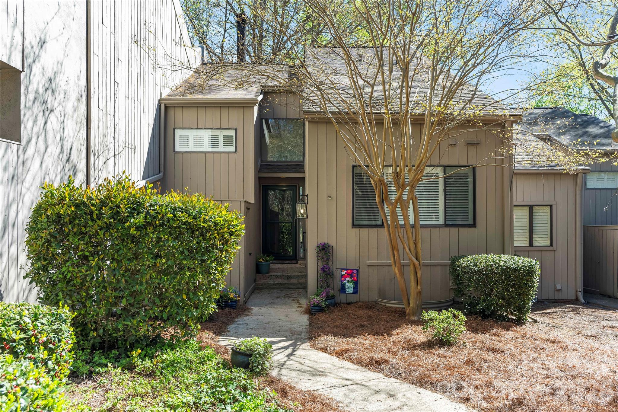 133 Pine Grove Circle Property Photo 7