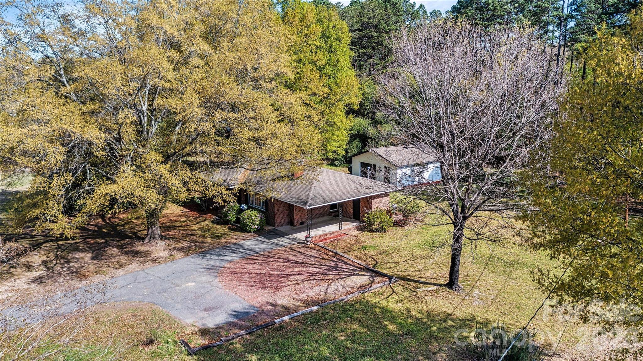 5329 E Highway 27 Highway Property Photo 1