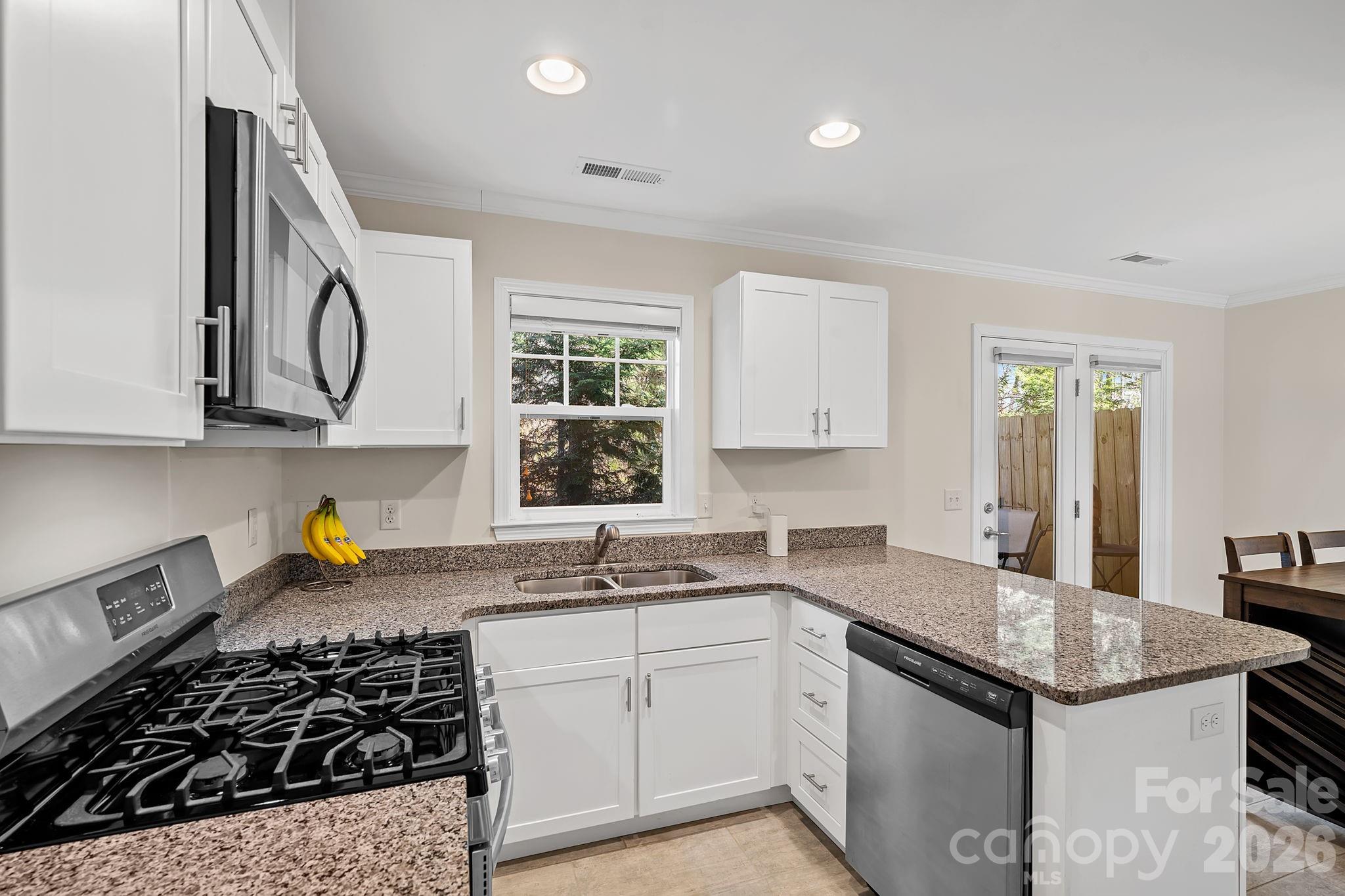 1009 Baldwin Commons Drive Property Photo 6