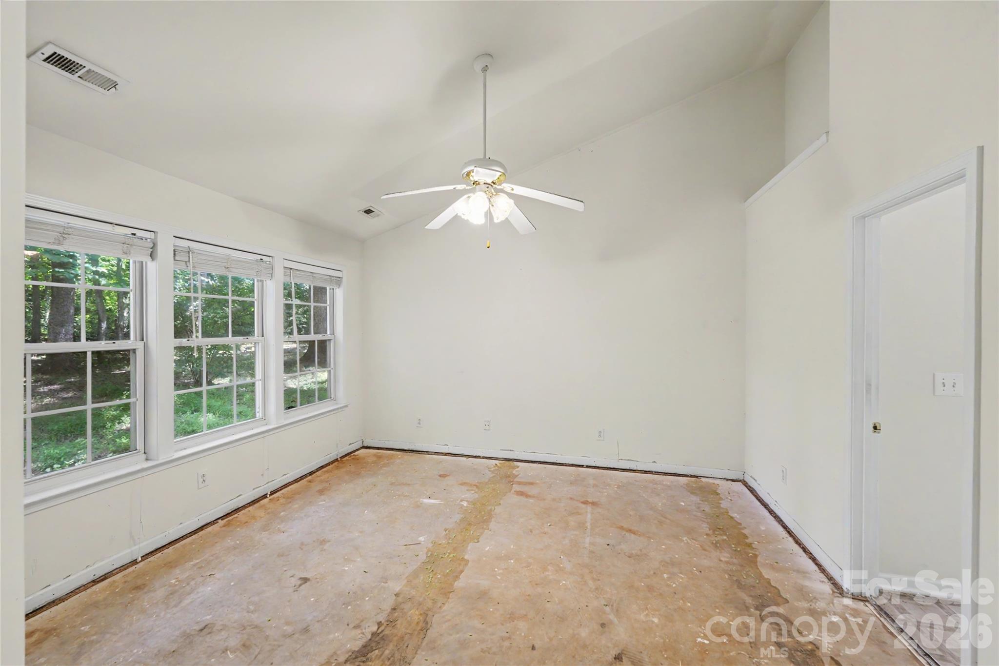 6213 Nevin Road Property Photo 6