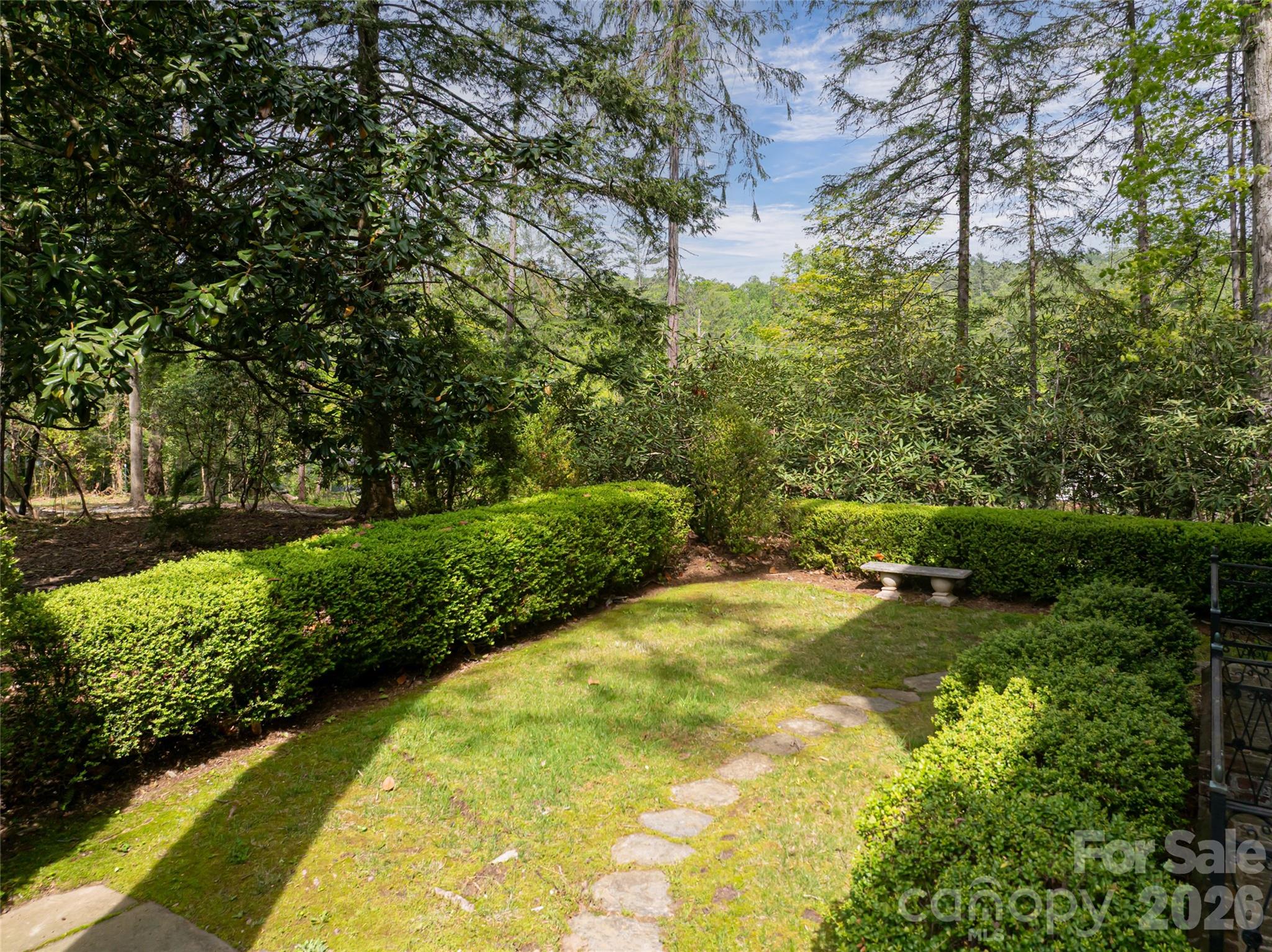 407 Vanderbilt Road Property Photo 18
