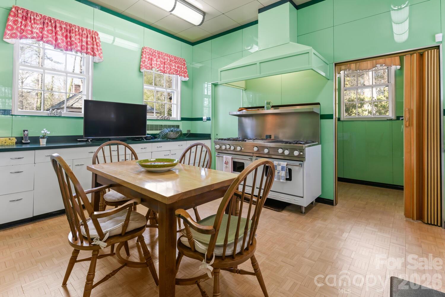407 Vanderbilt Road Property Photo 22