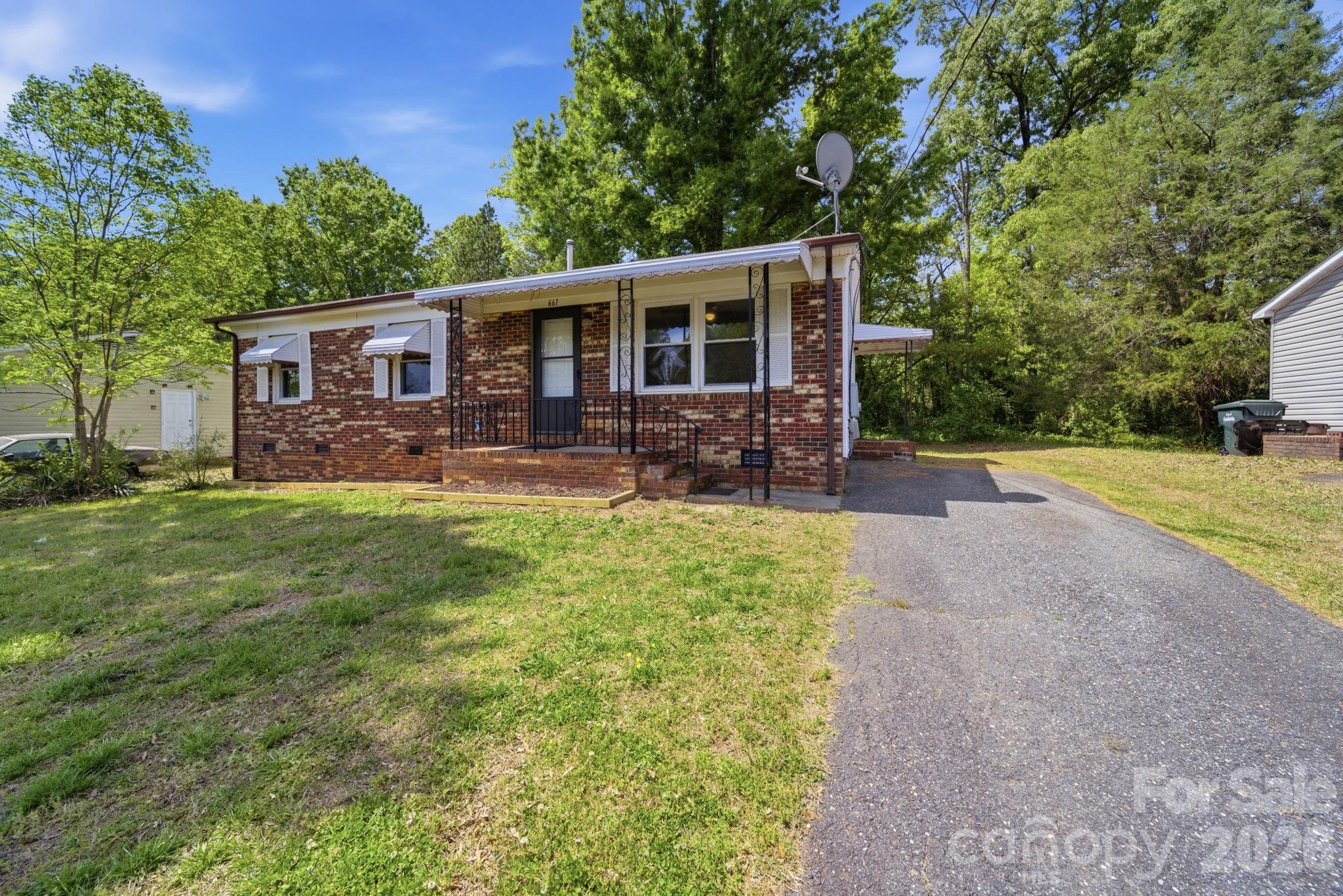 661 Kilborne Drive Property Photo 2