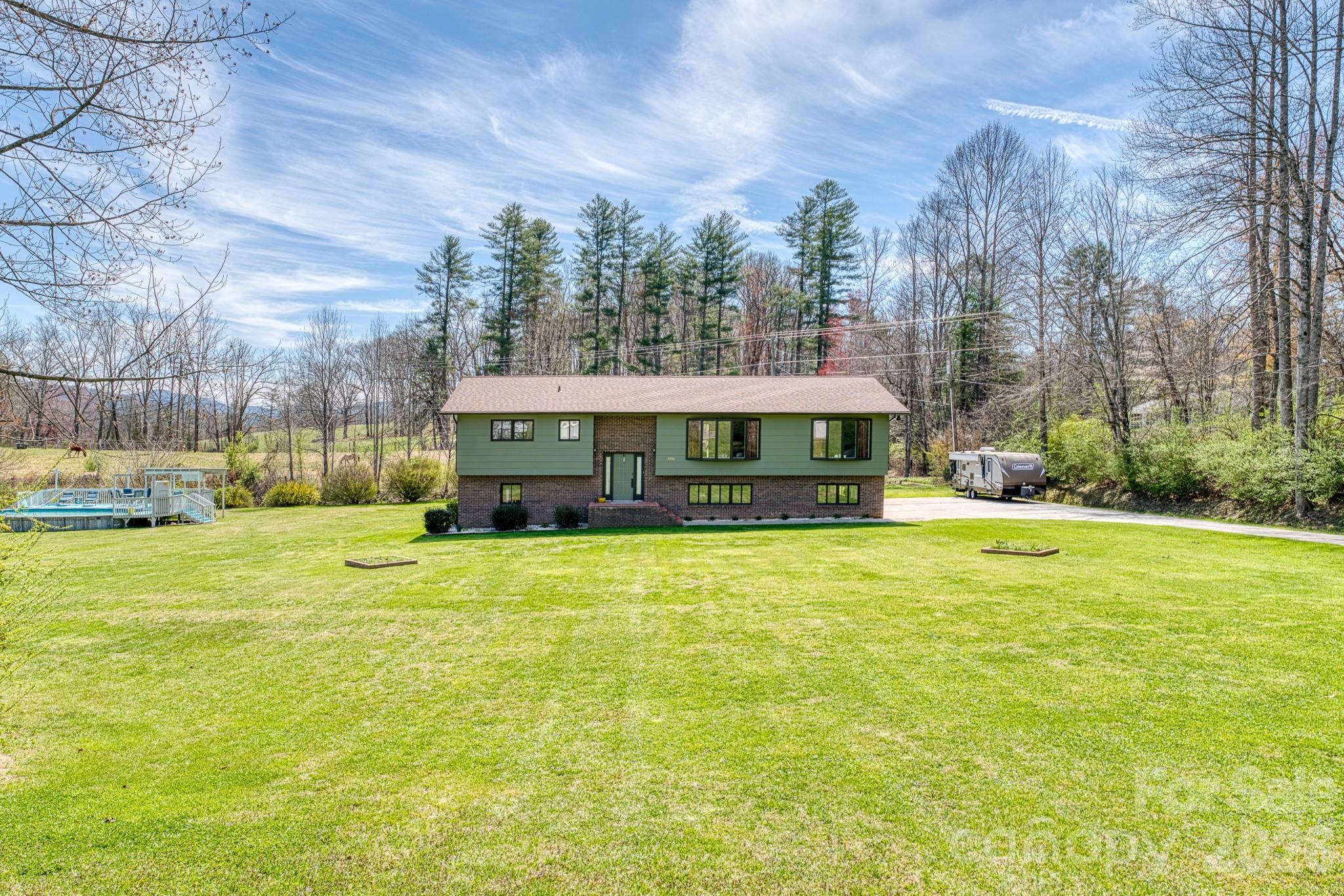 2456 Hendersonville Highway Property Photo 5