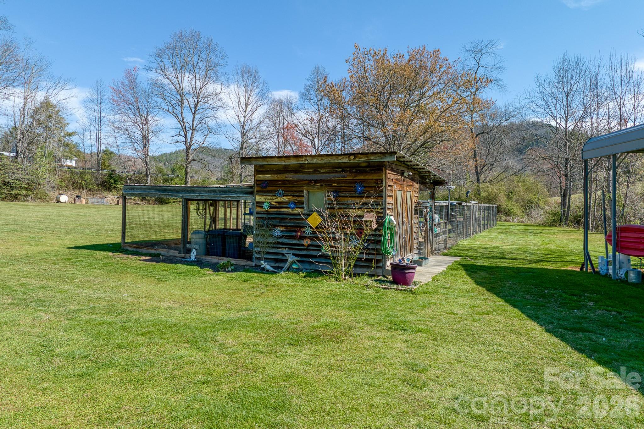 2456 Hendersonville Highway Property Photo 10