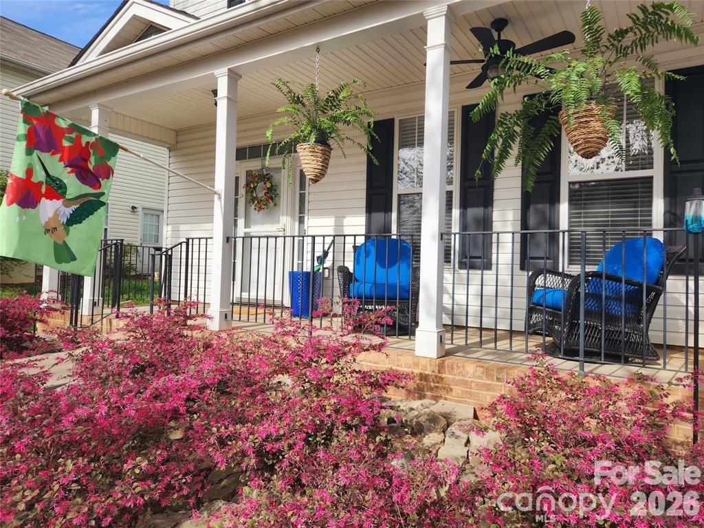 15404 Crossing Gate Drive Property Photo 1