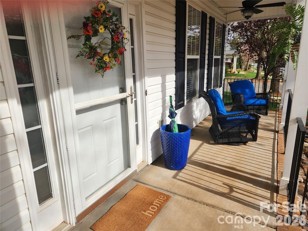 15404 Crossing Gate Drive Property Photo 4