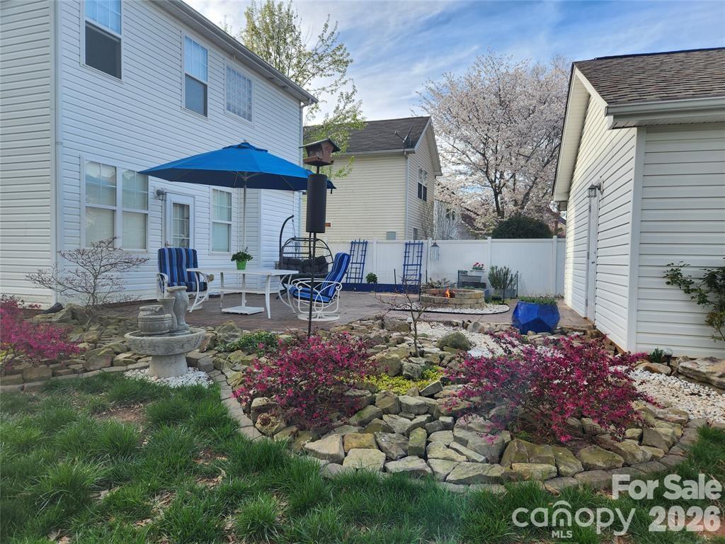 15404 Crossing Gate Drive Property Photo 5