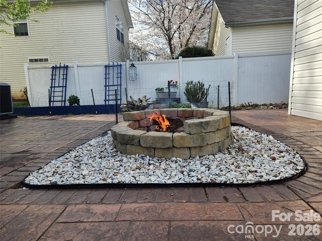 15404 Crossing Gate Drive Property Photo 6