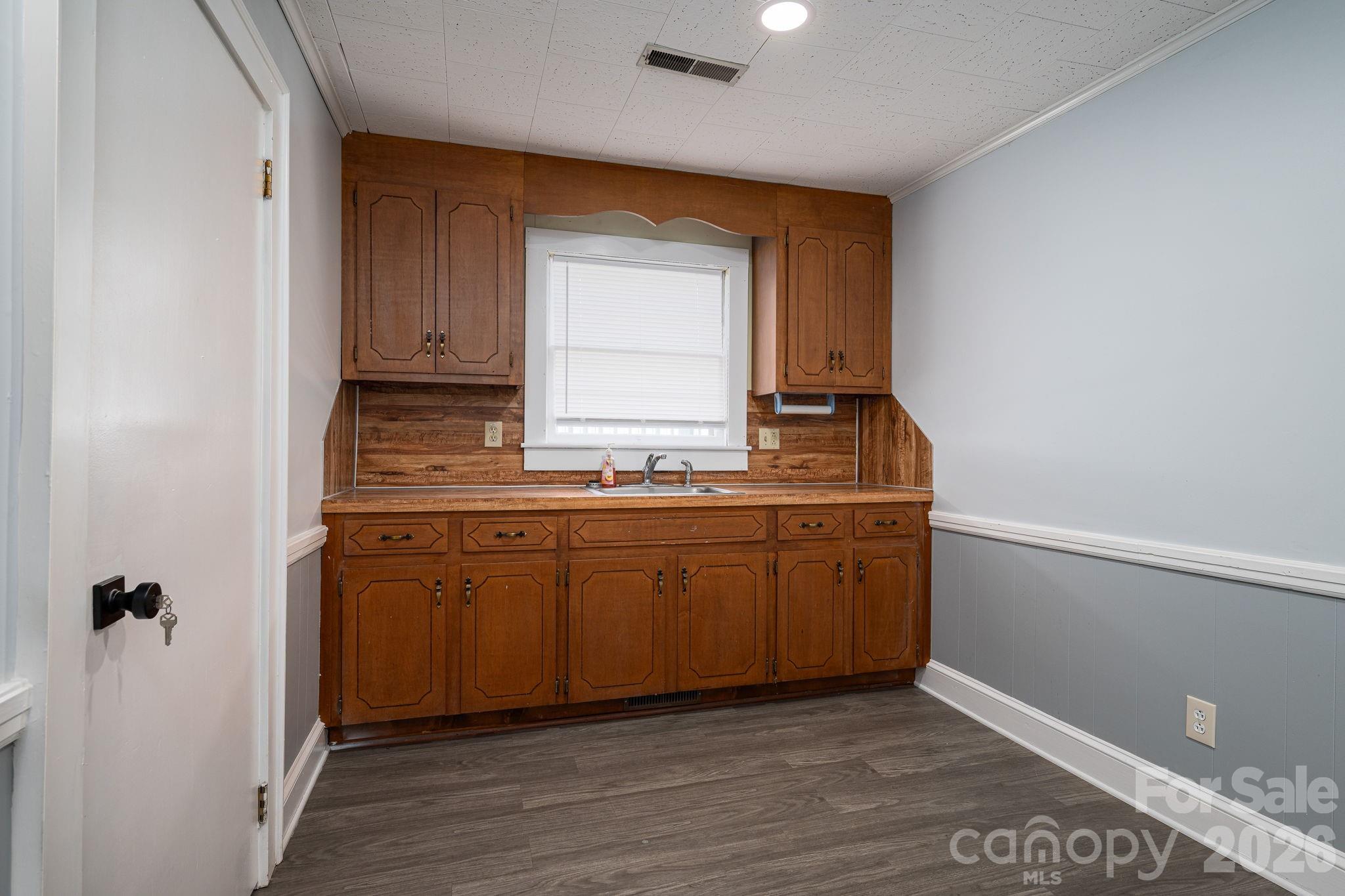 511 Lee Avenue Property Photo 12