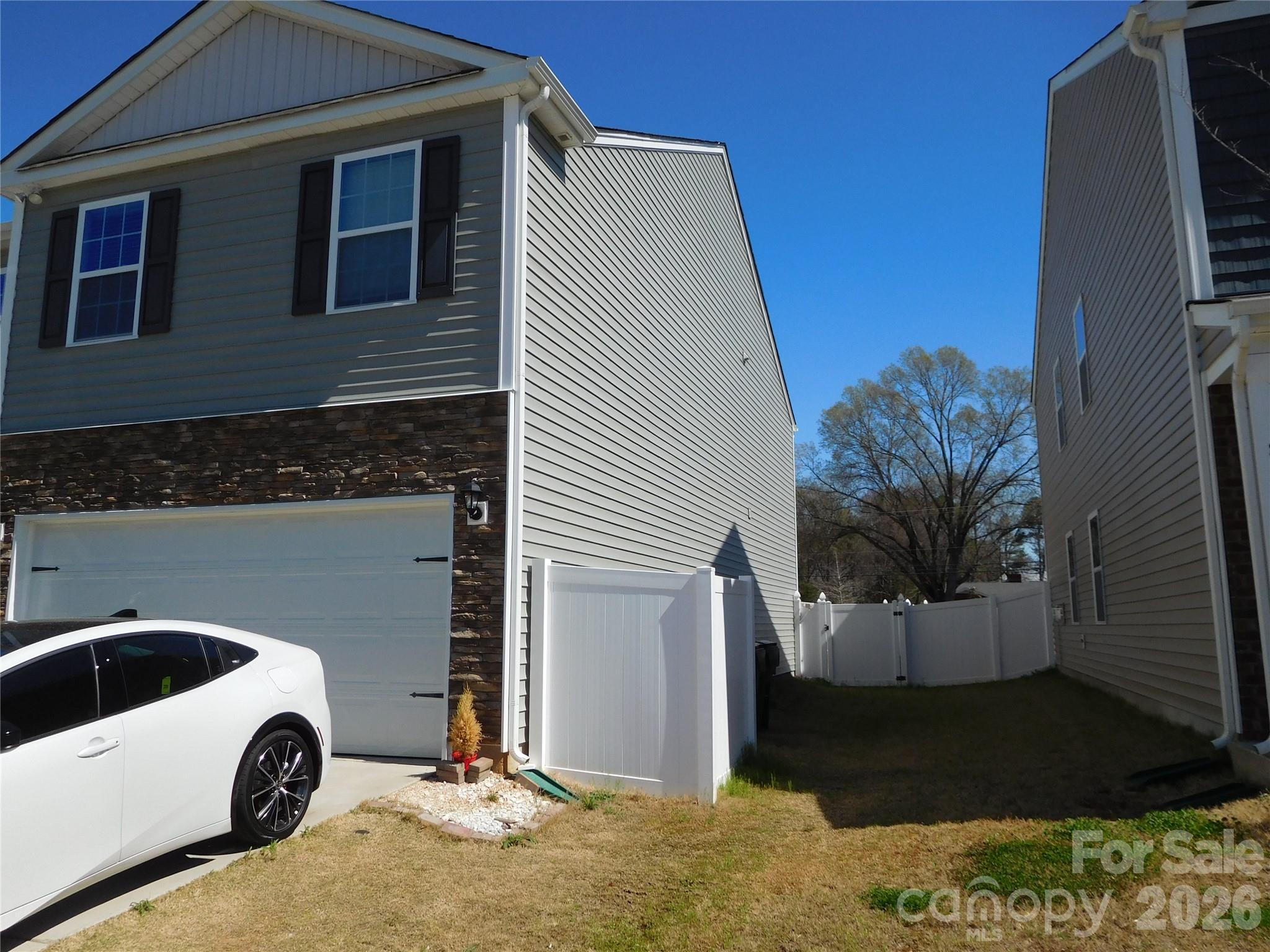 8112 Clairwood Drive Property Photo 2