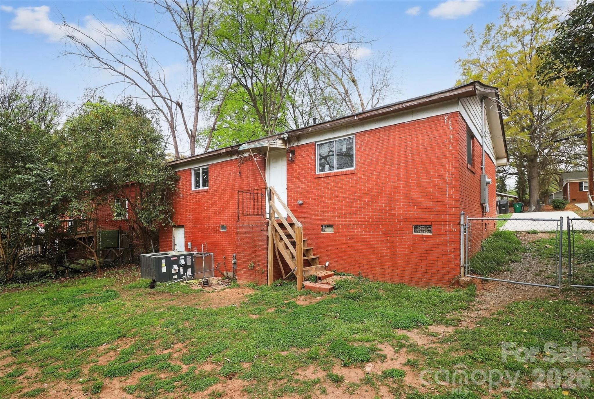 1019 Lewiston Avenue Property Photo 3