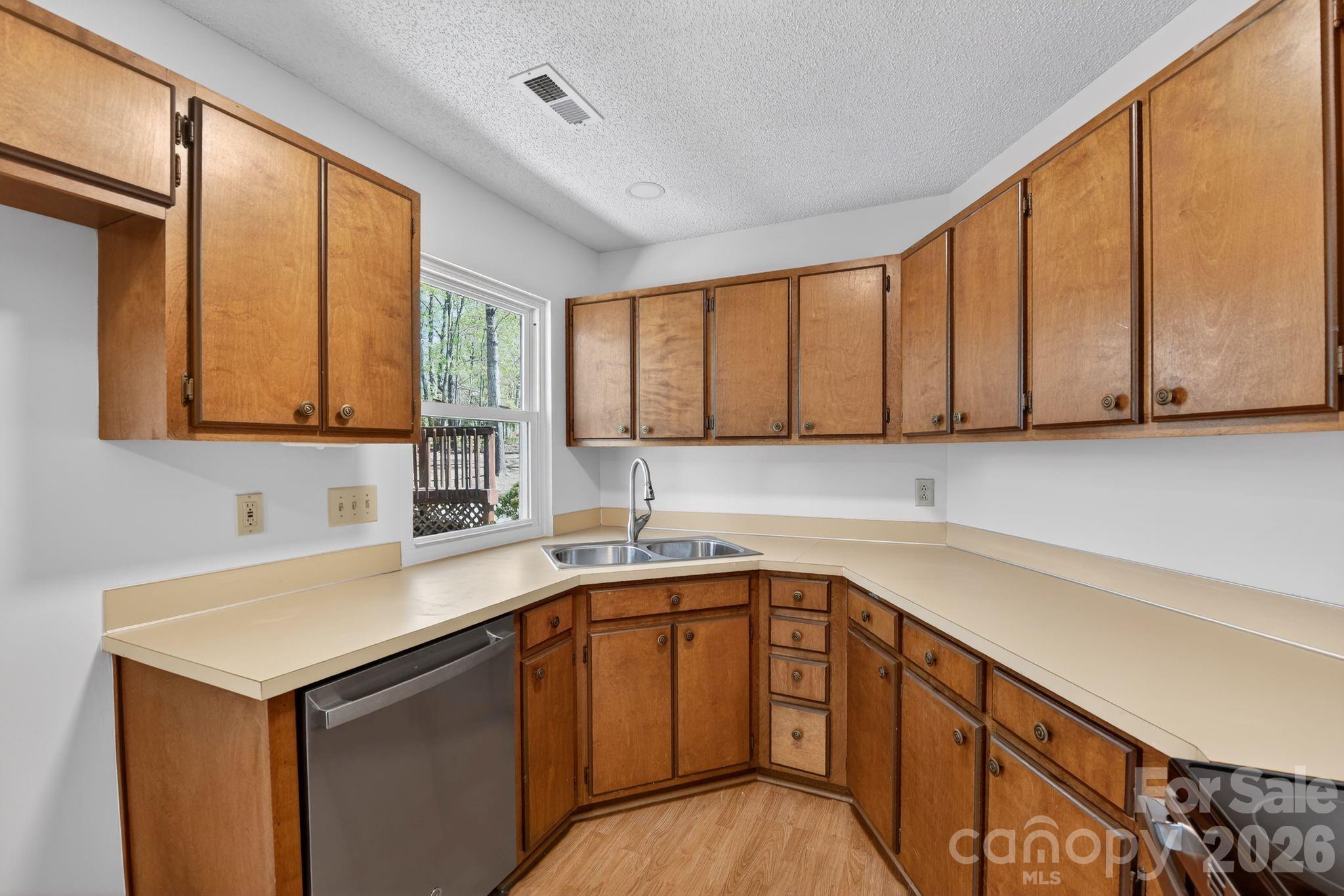 100 Steuben Drive Property Photo 6