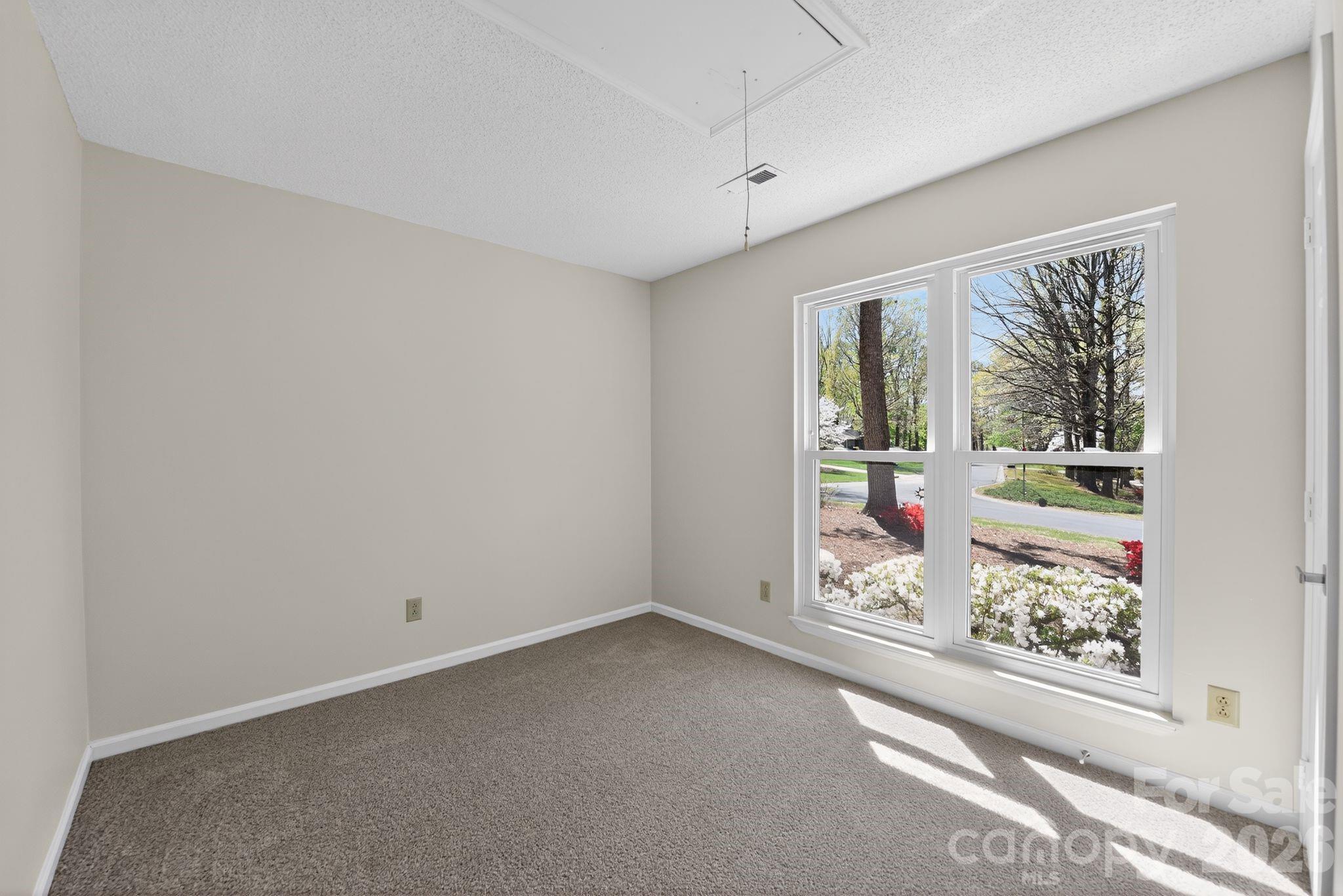 100 Steuben Drive Property Photo 11