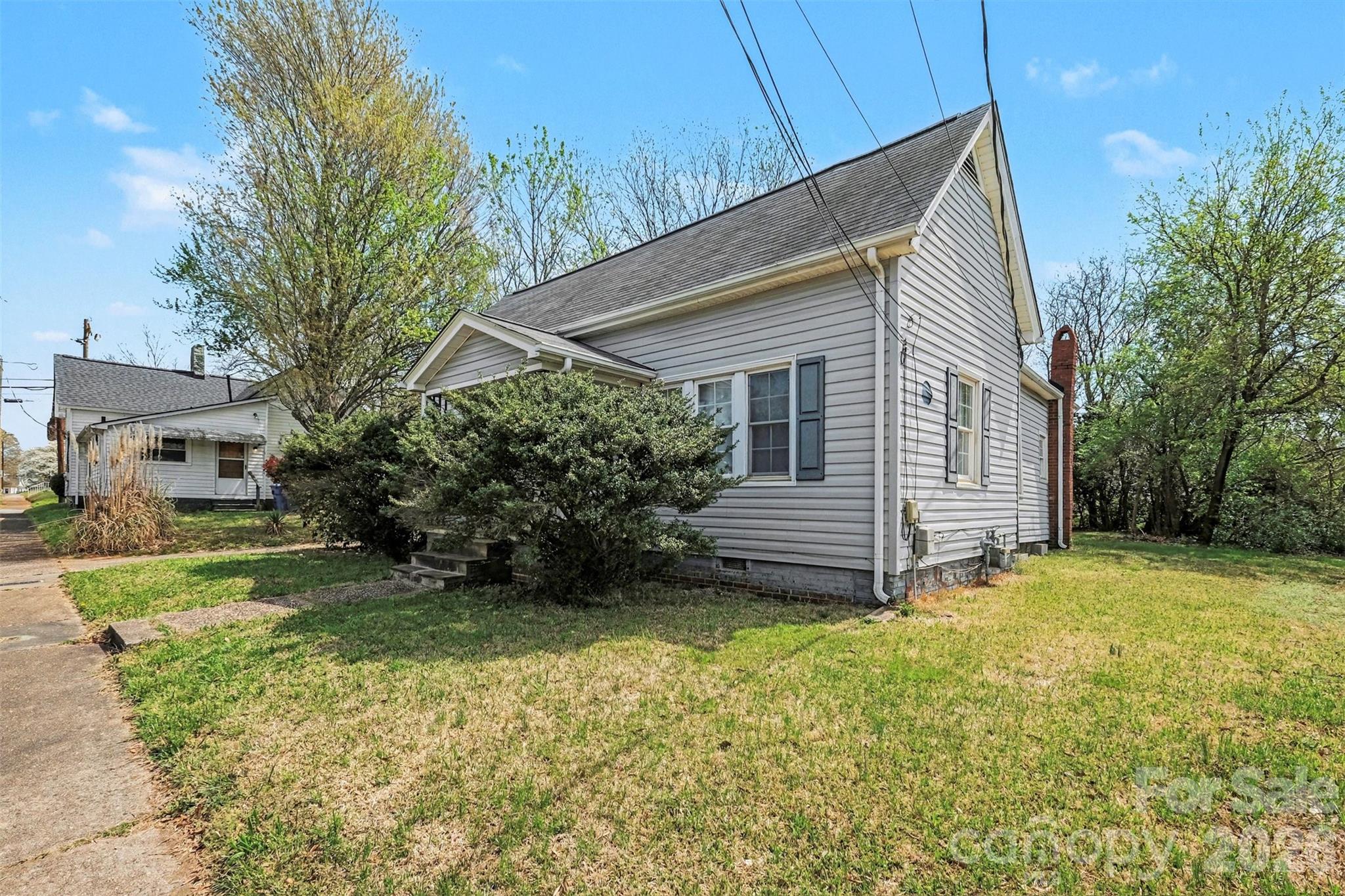 1007 S Church Street Property Photo 2