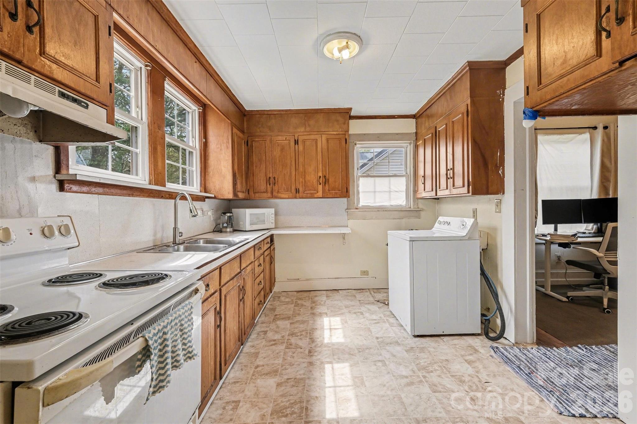 1007 S Church Street Property Photo 15