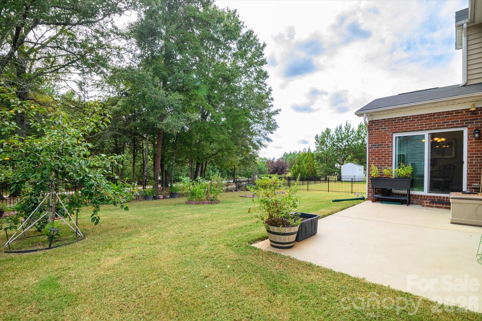318 Willow Tree Drive Property Photo 26