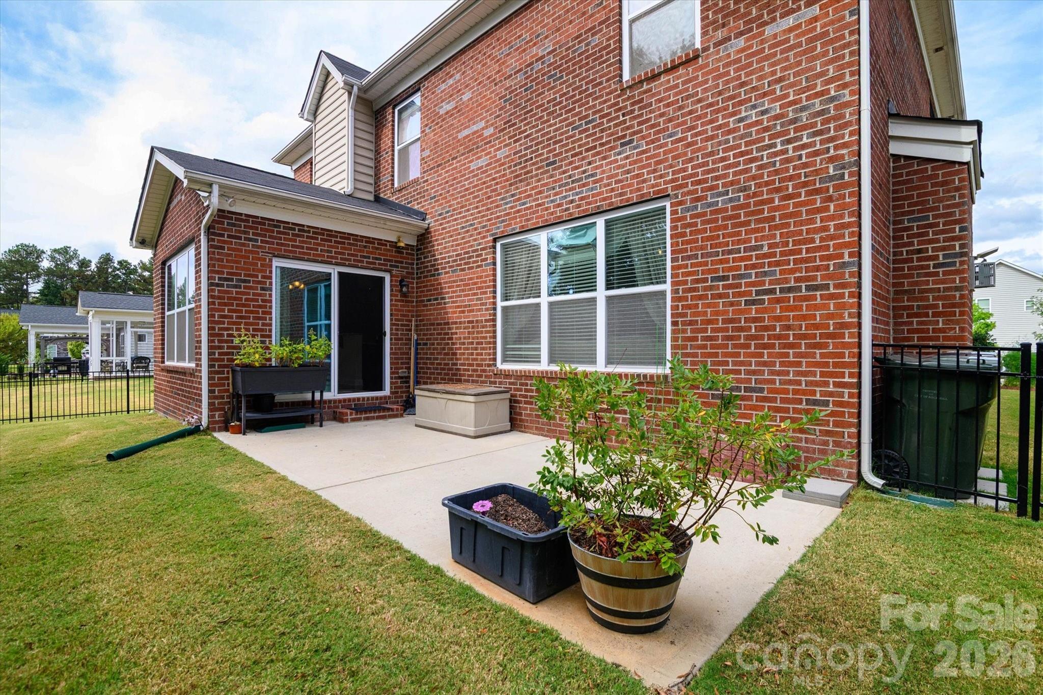 318 Willow Tree Drive Property Photo 27