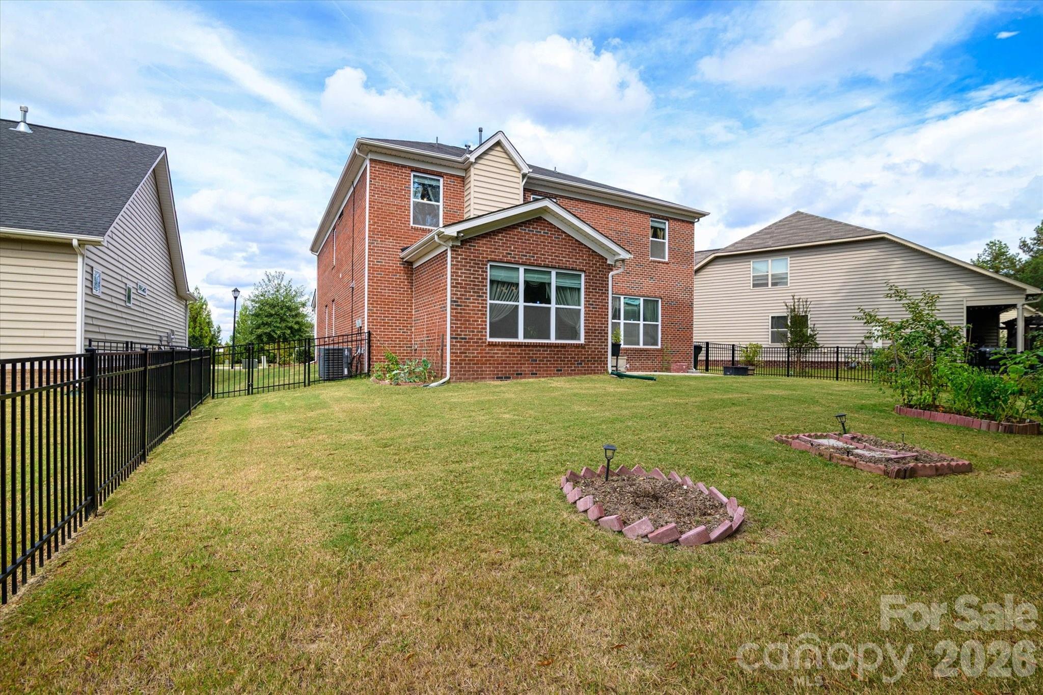 318 Willow Tree Drive Property Photo 29