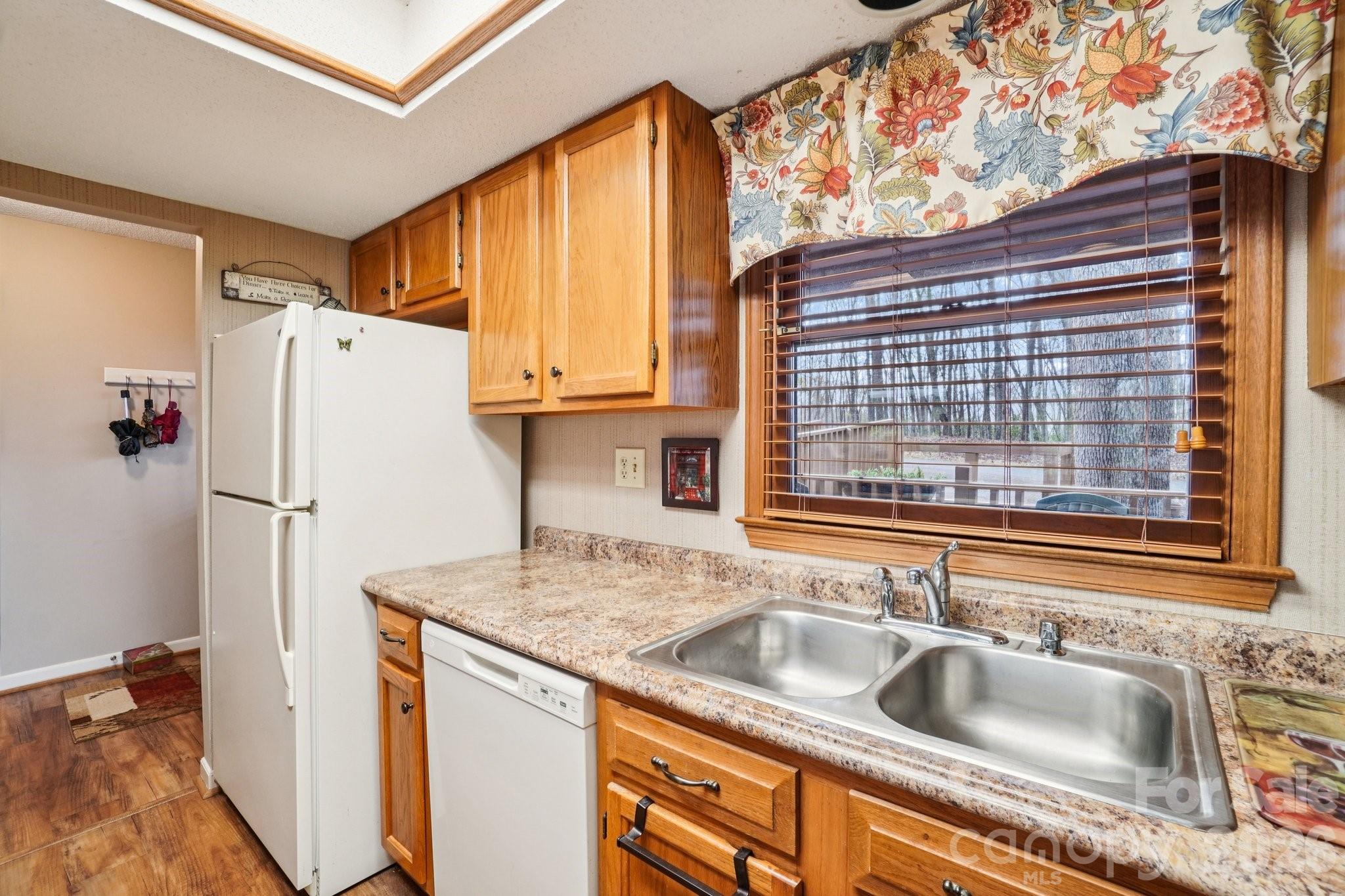 409 Whitney Boulevard Property Photo 9