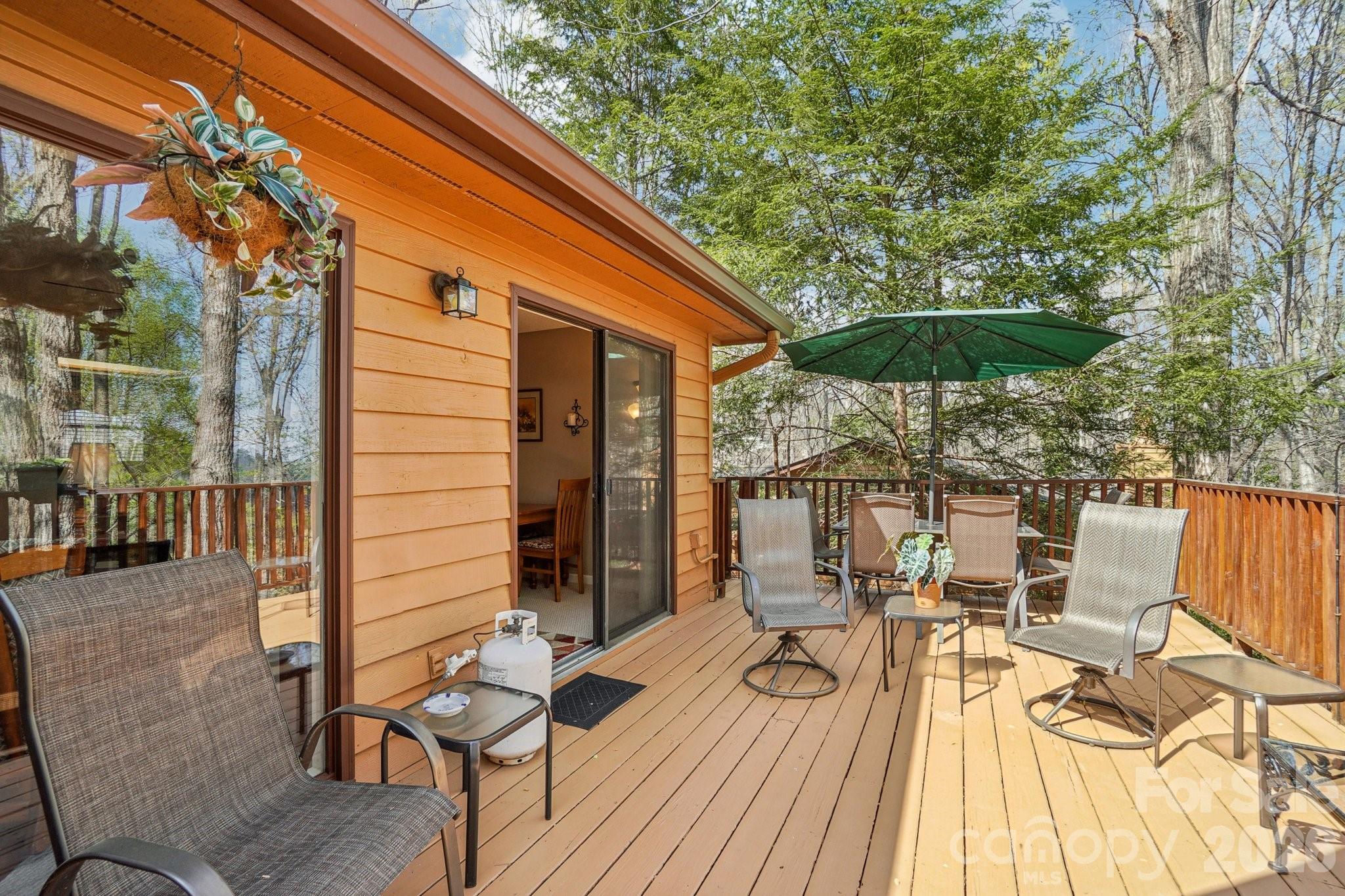 409 Whitney Boulevard Property Photo 14
