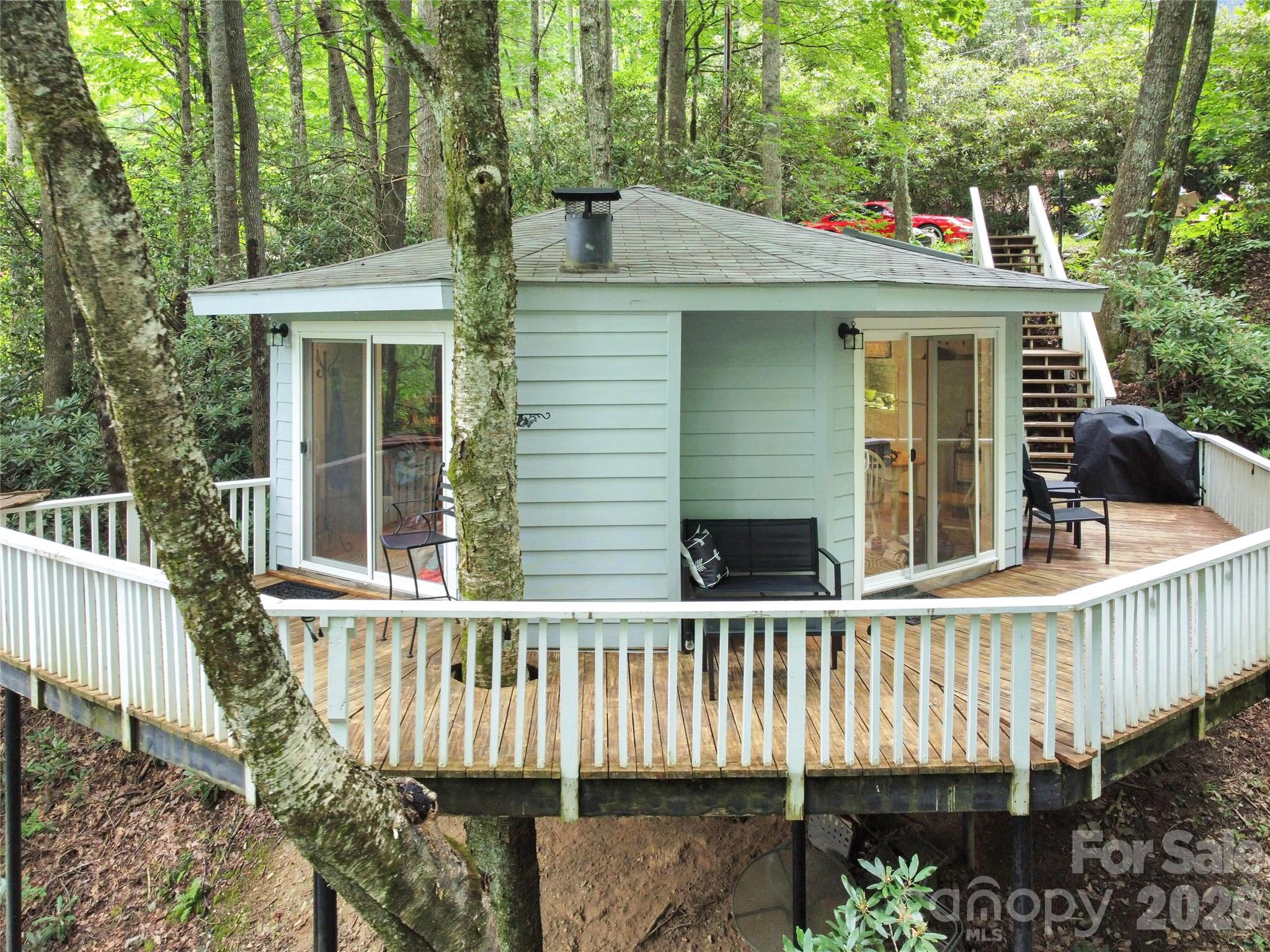 560 Laurel Ridge Road Property Photo 2