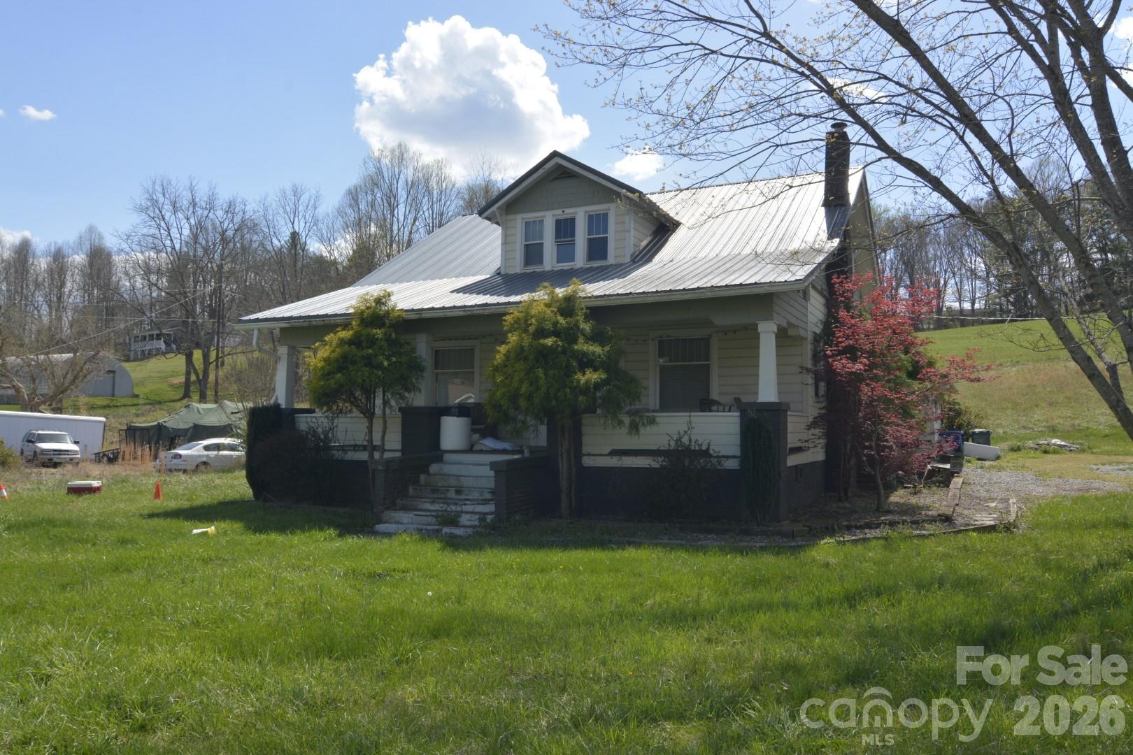 2710 New Leicester Highway Property Photo 1