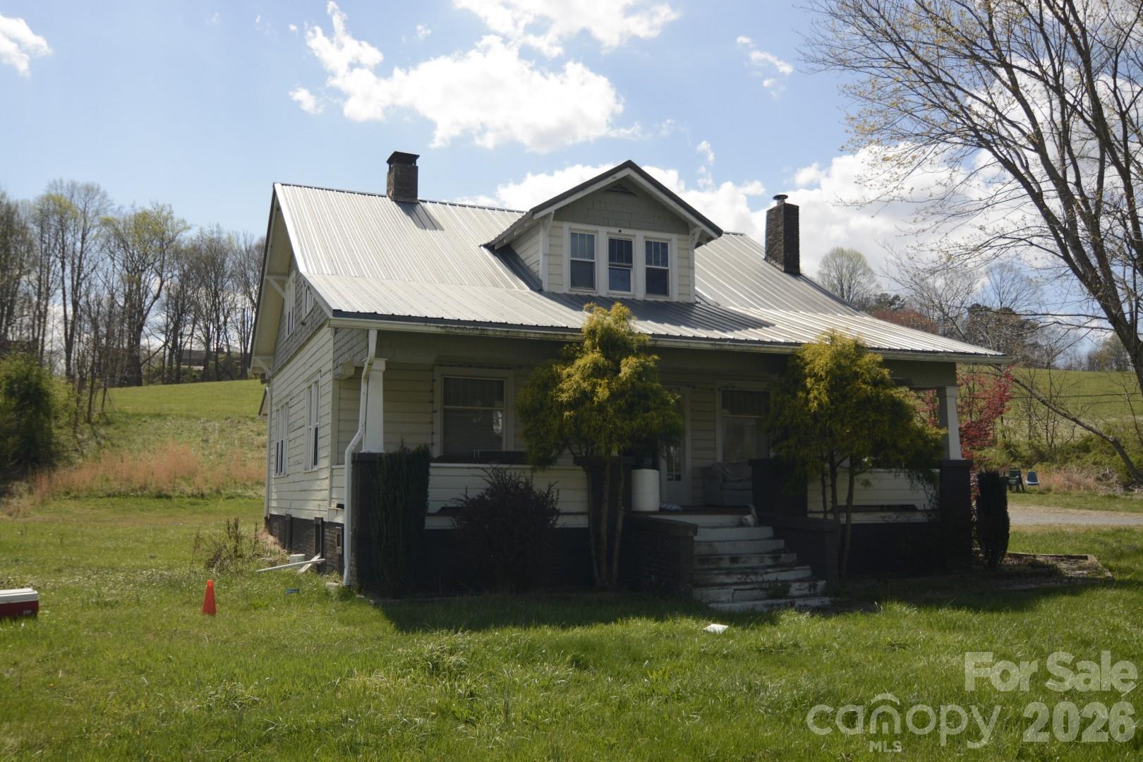 2710 New Leicester Highway Property Photo 2