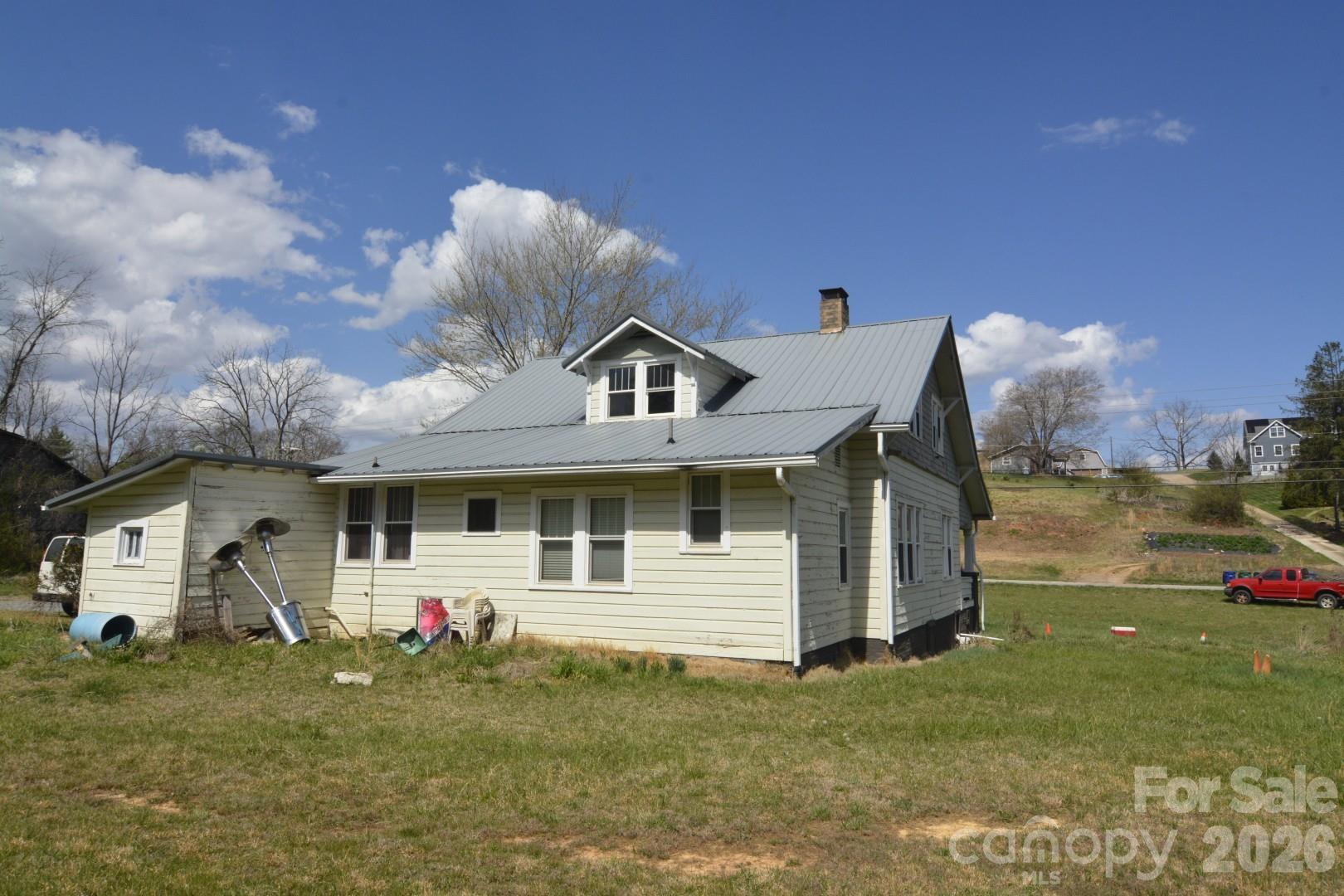 2710 New Leicester Highway Property Photo 3