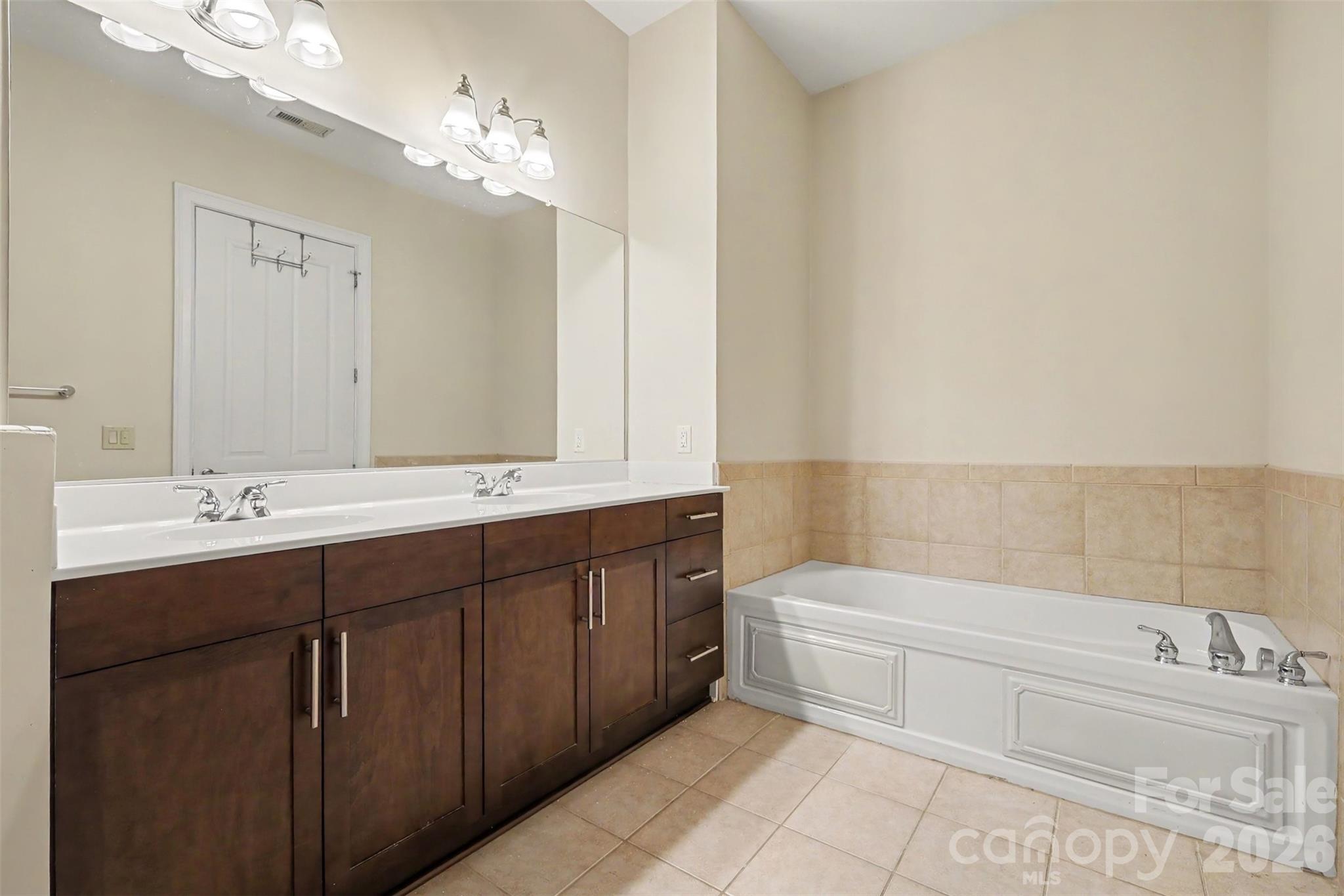 5425 Closeburn Road 210 Property Photo 10