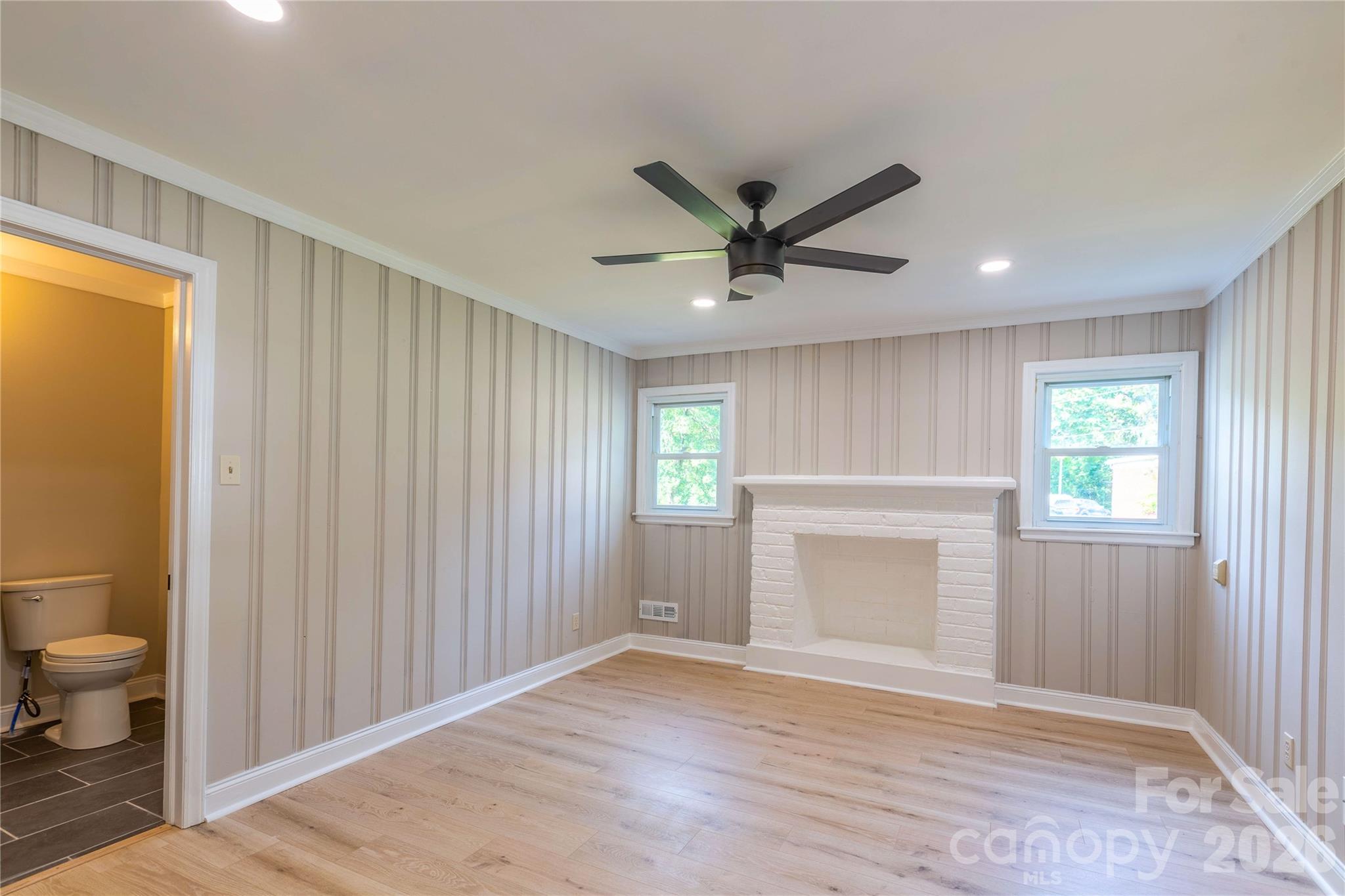 8000 Chapman Street Property Photo 15