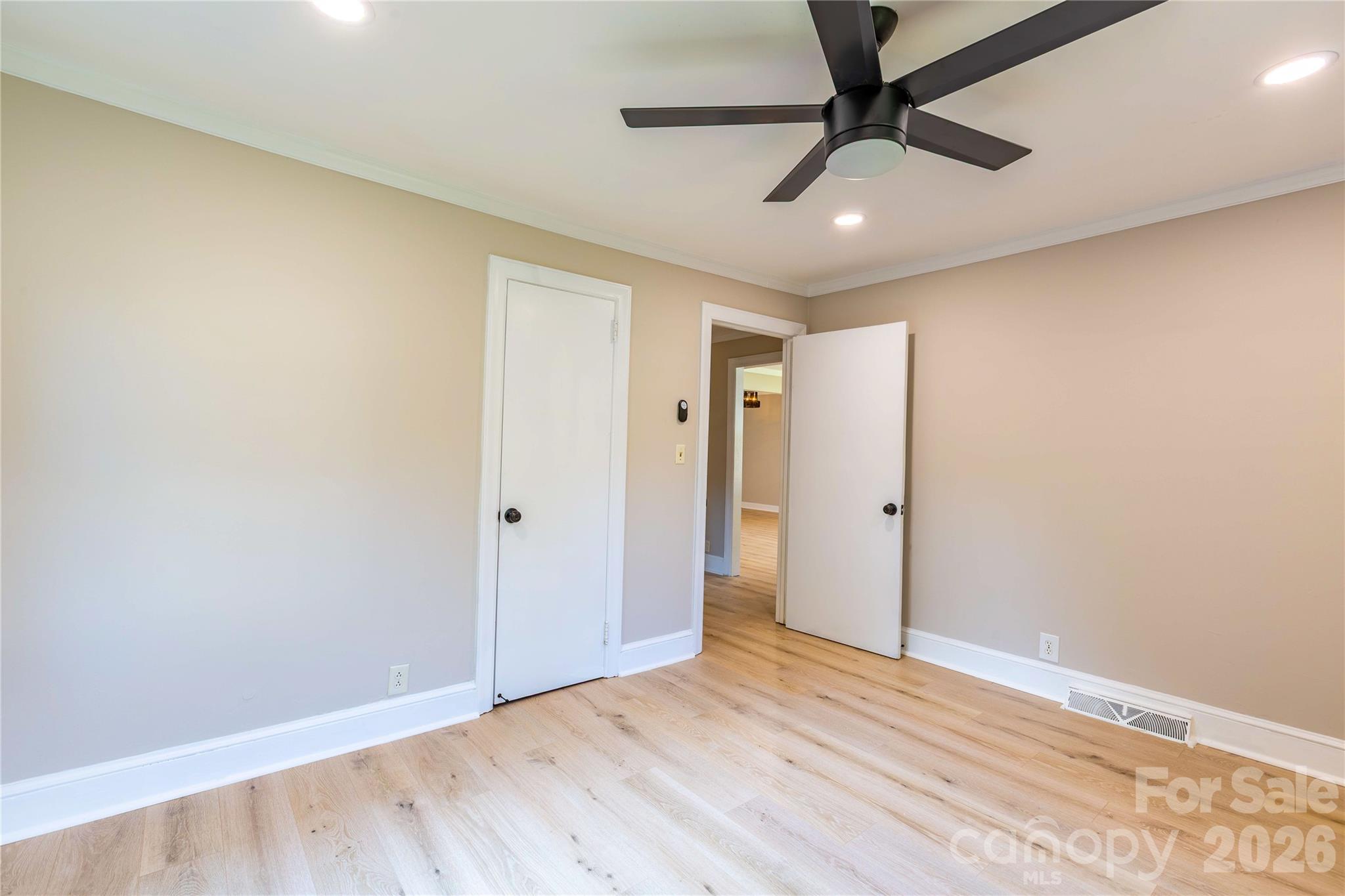 8000 Chapman Street Property Photo 19