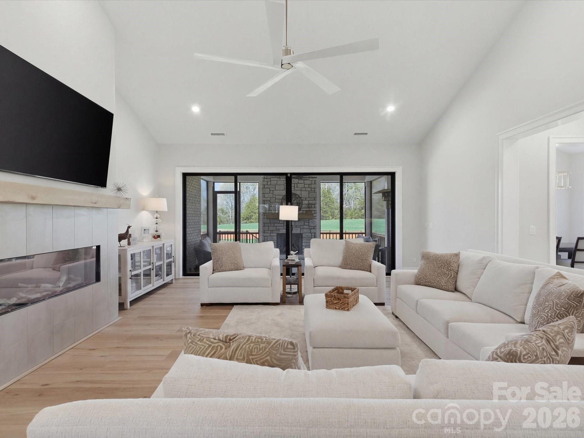 1008 Broadmoor Drive Property Photo 8