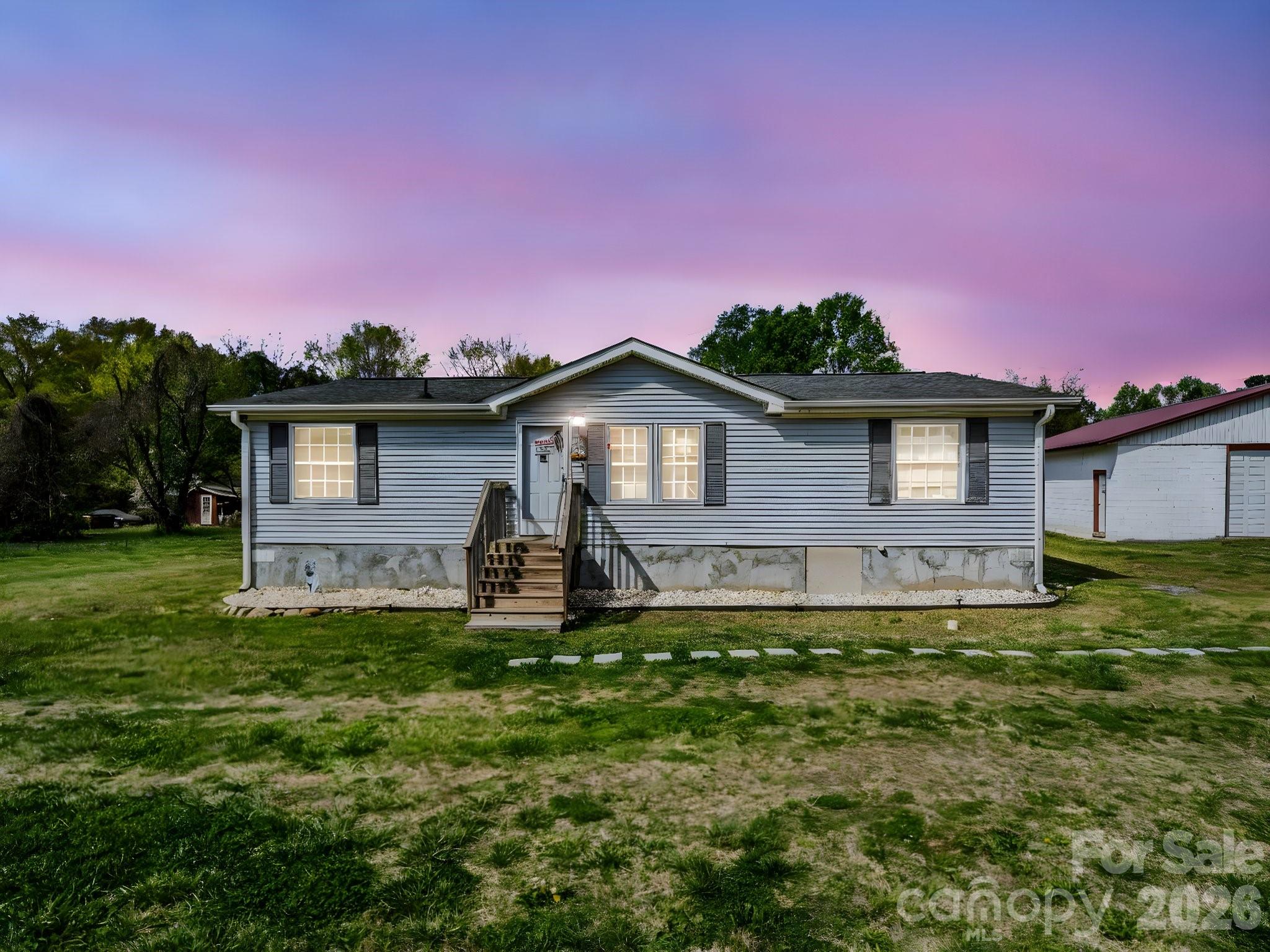 208 Oak Drive Property Photo 1