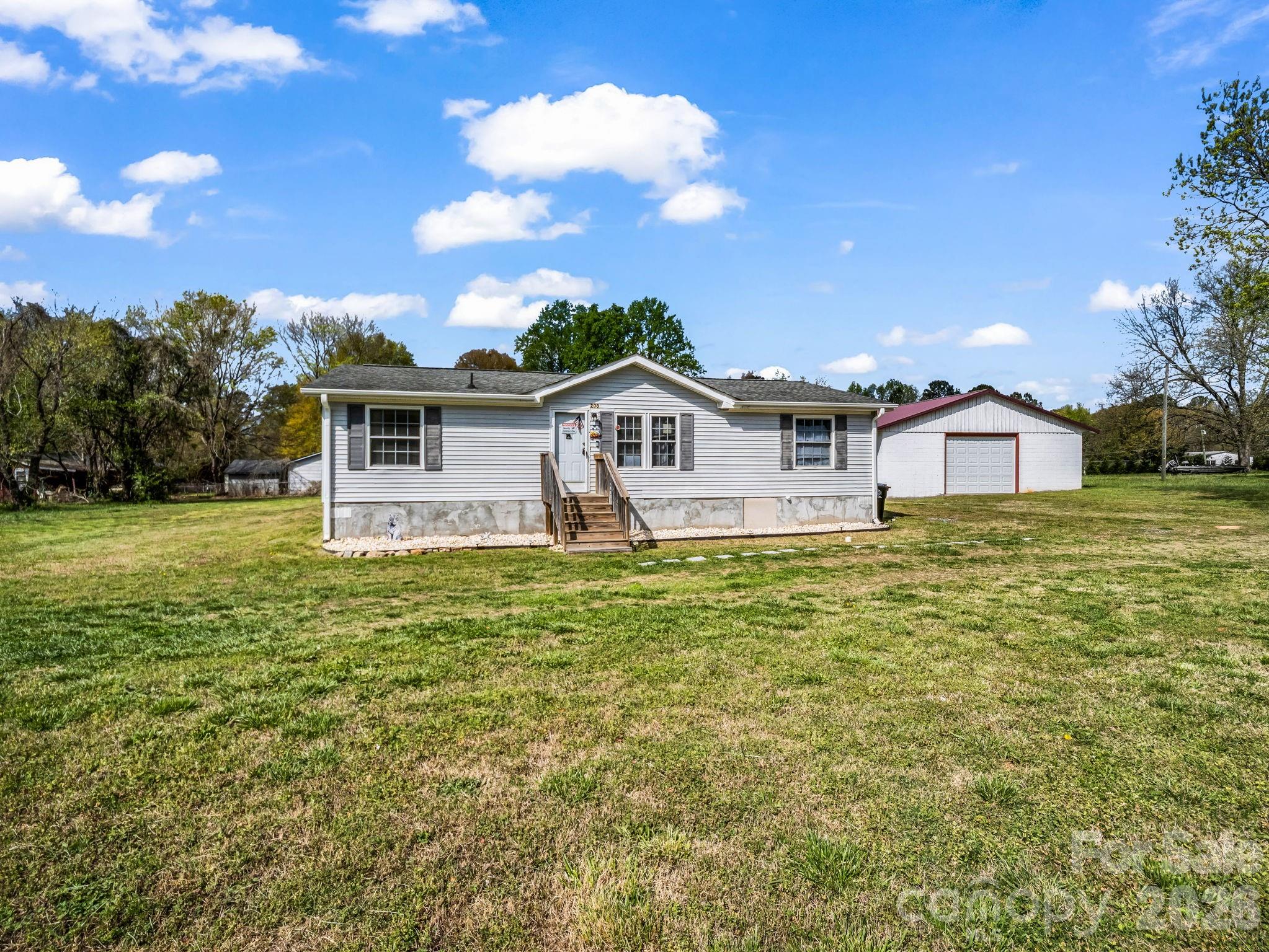 208 Oak Drive Property Photo 2
